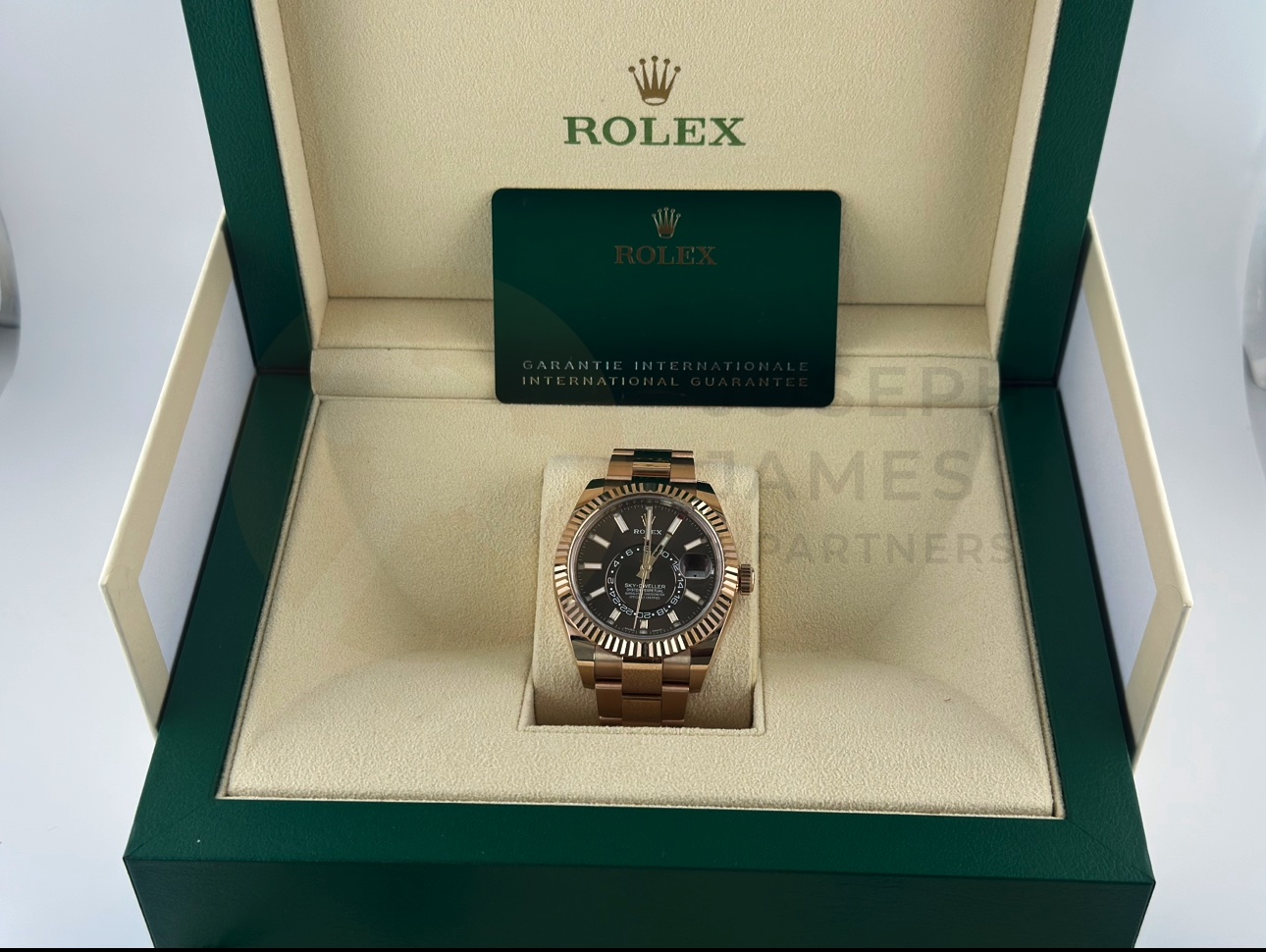 (ON SALE) ROLEX SKY-DWELLER *18CT EVEROSE GOLD* (DECEMBER 2022) 42MM CHOCOLATE DIAL *BEAT THE WAIT* - Image 5 of 26