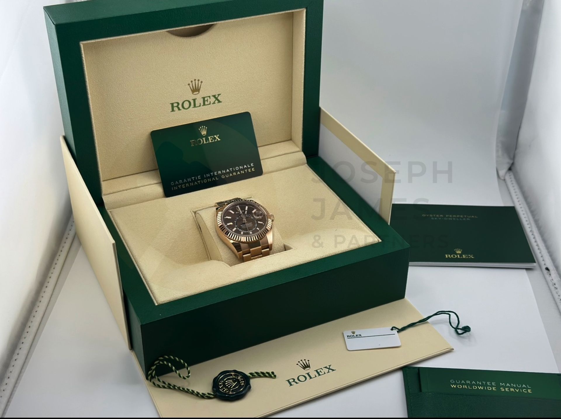 (ON SALE) ROLEX SKY-DWELLER *18CT EVEROSE GOLD* (DECEMBER 2022) 42MM CHOCOLATE DIAL *BEAT THE WAIT* - Image 14 of 26