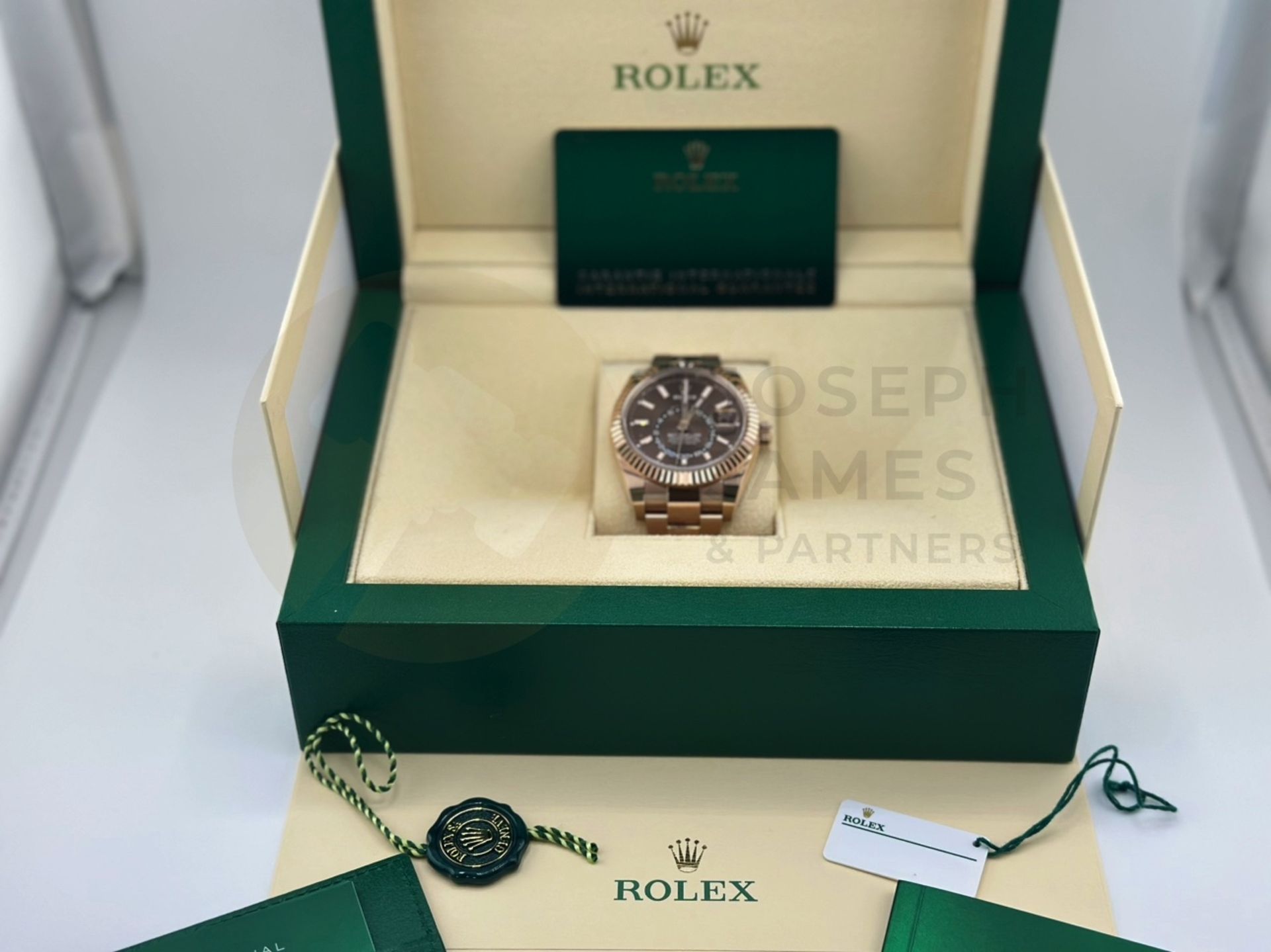 (ON SALE) ROLEX SKY-DWELLER *18CT EVEROSE GOLD* (DECEMBER 2022) 42MM CHOCOLATE DIAL *BEAT THE WAIT* - Image 20 of 26