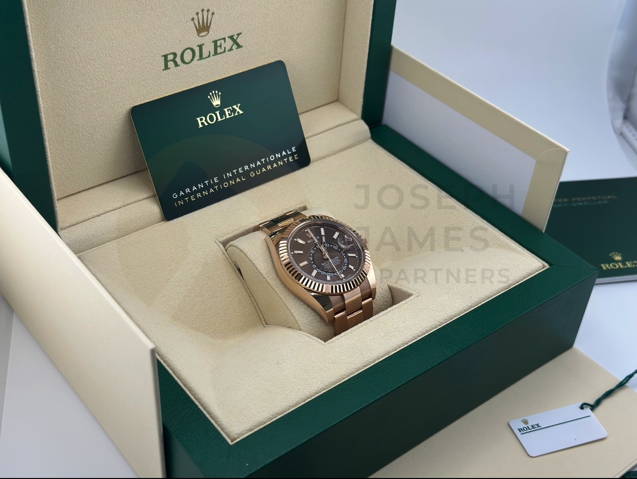 (ON SALE) ROLEX SKY-DWELLER *18CT EVEROSE GOLD* (DECEMBER 2022) 42MM CHOCOLATE DIAL *BEAT THE WAIT* - Image 15 of 26