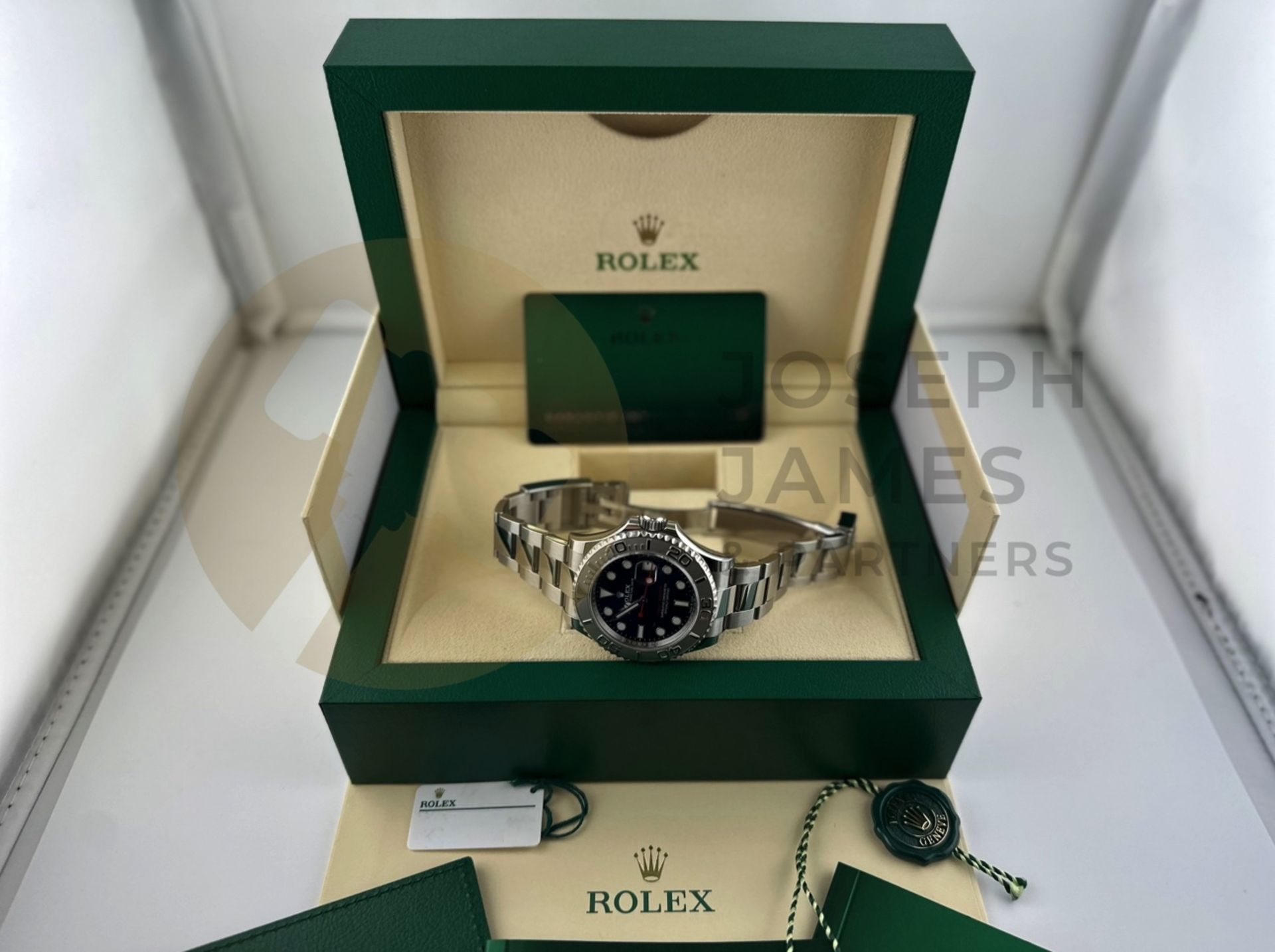 ROLEX YACHT-MASTER *40MM PLATINUM & OYSTER STEEL* (2022) *BRIGHT BLUE DIAL* (BEAT THE WAIT) - Image 17 of 23