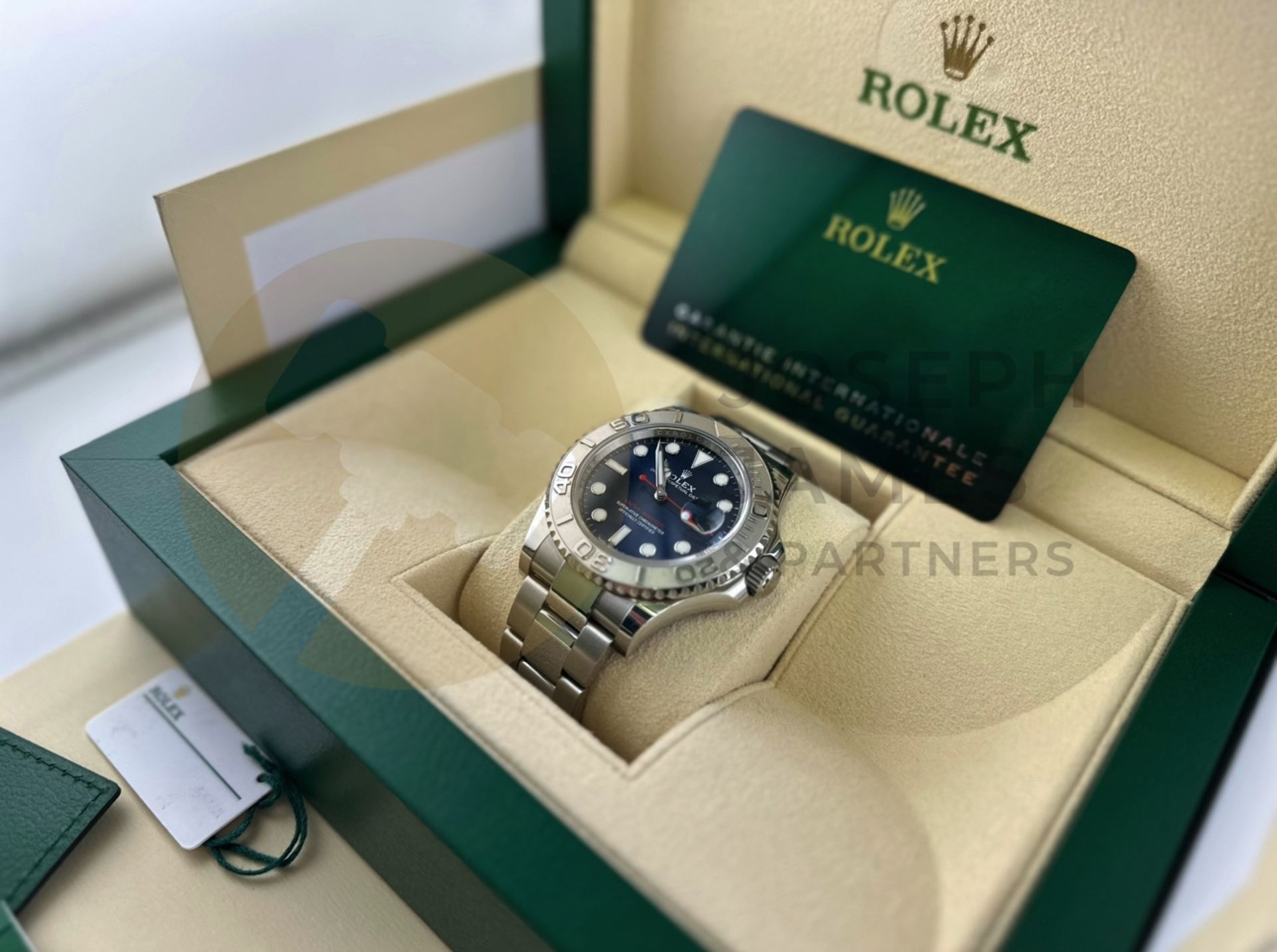 ROLEX YACHT-MASTER *40MM PLATINUM & OYSTER STEEL* (2022) *BRIGHT BLUE DIAL* (BEAT THE WAIT) - Image 9 of 23