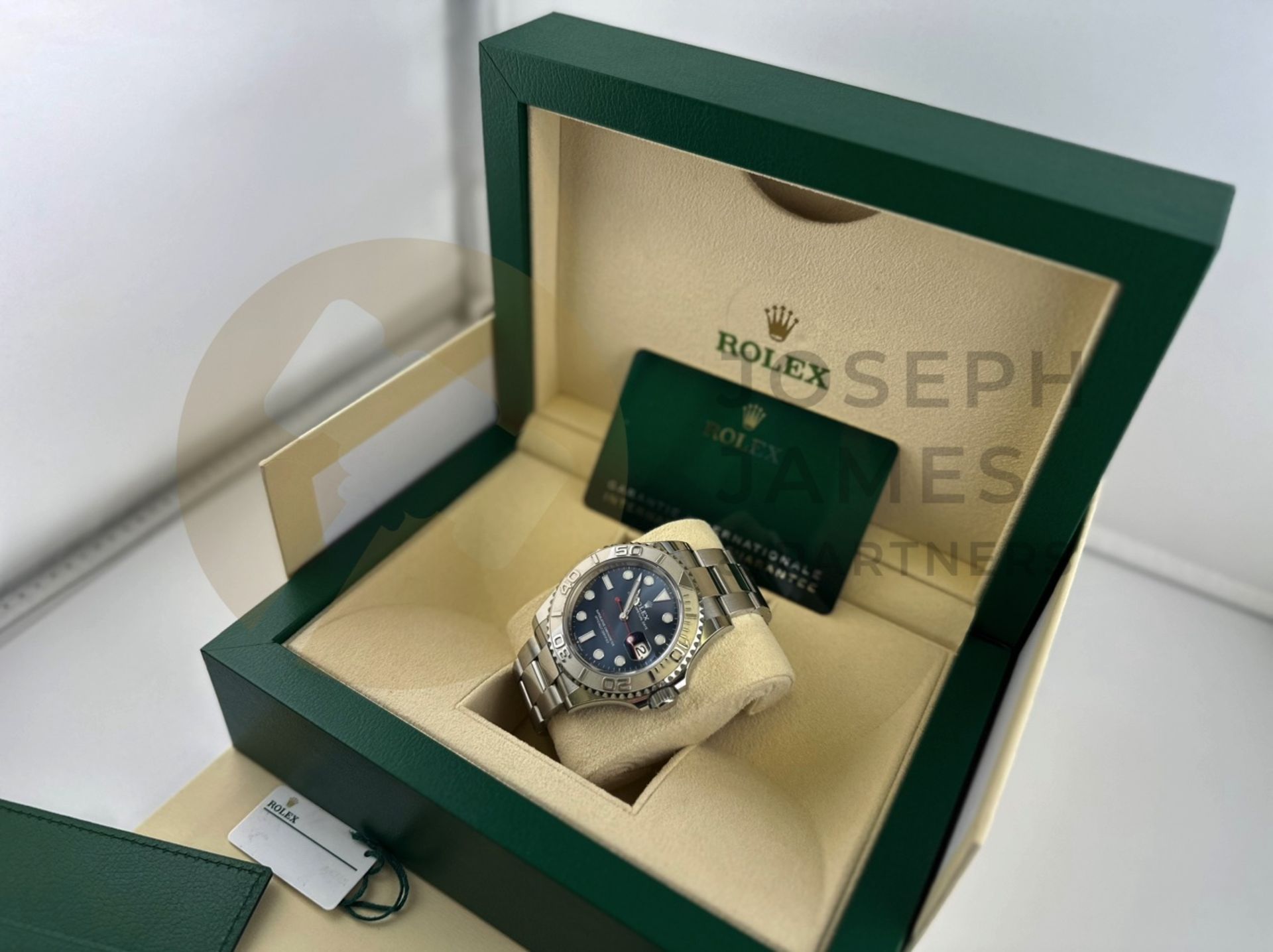 ROLEX YACHT-MASTER *40MM PLATINUM & OYSTER STEEL* (2022) *BRIGHT BLUE DIAL* (BEAT THE WAIT) - Image 13 of 23