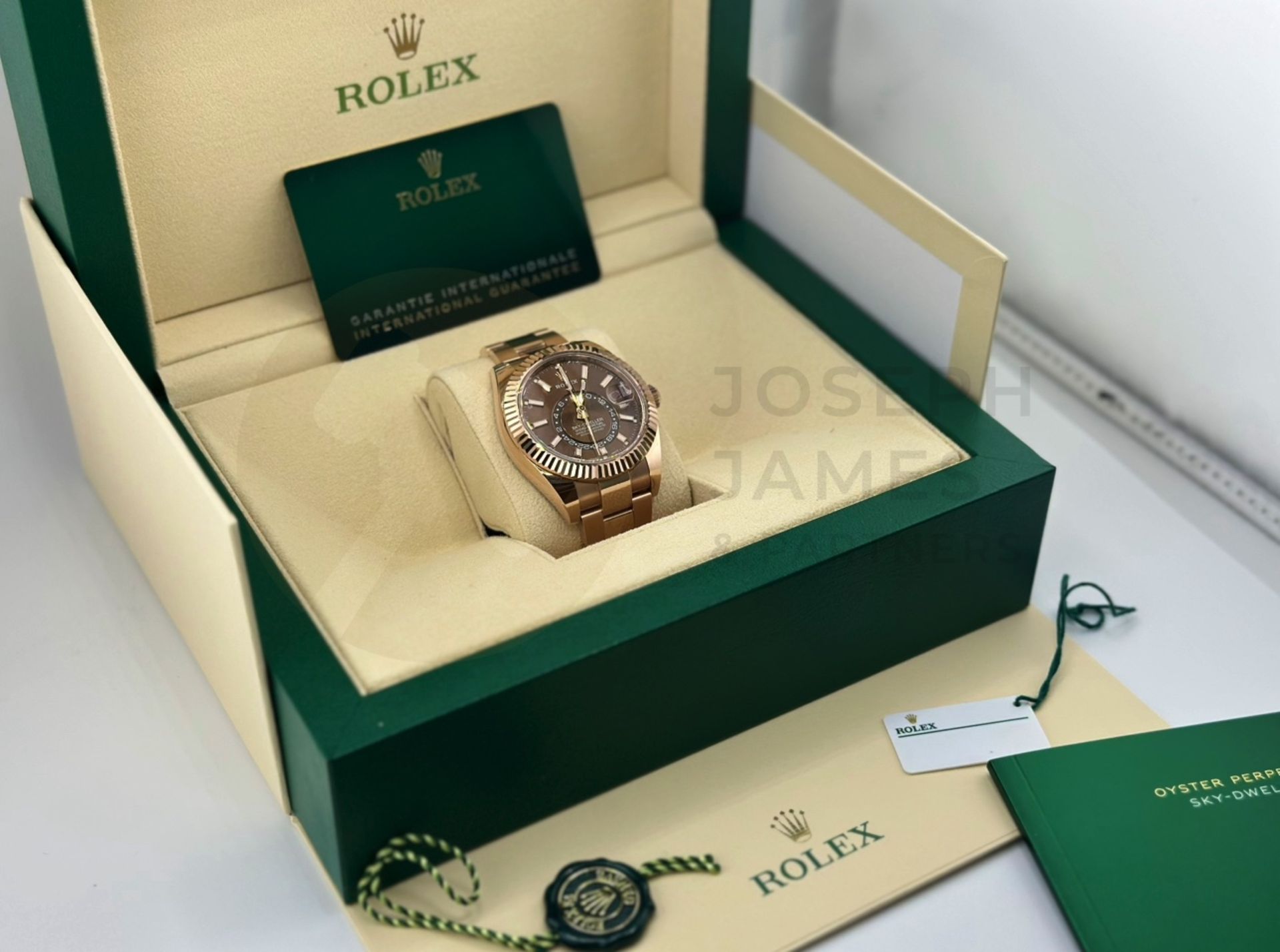 (ON SALE) ROLEX SKY-DWELLER *18CT EVEROSE GOLD* (DECEMBER 2022) 42MM CHOCOLATE DIAL *BEAT THE WAIT* - Image 22 of 26