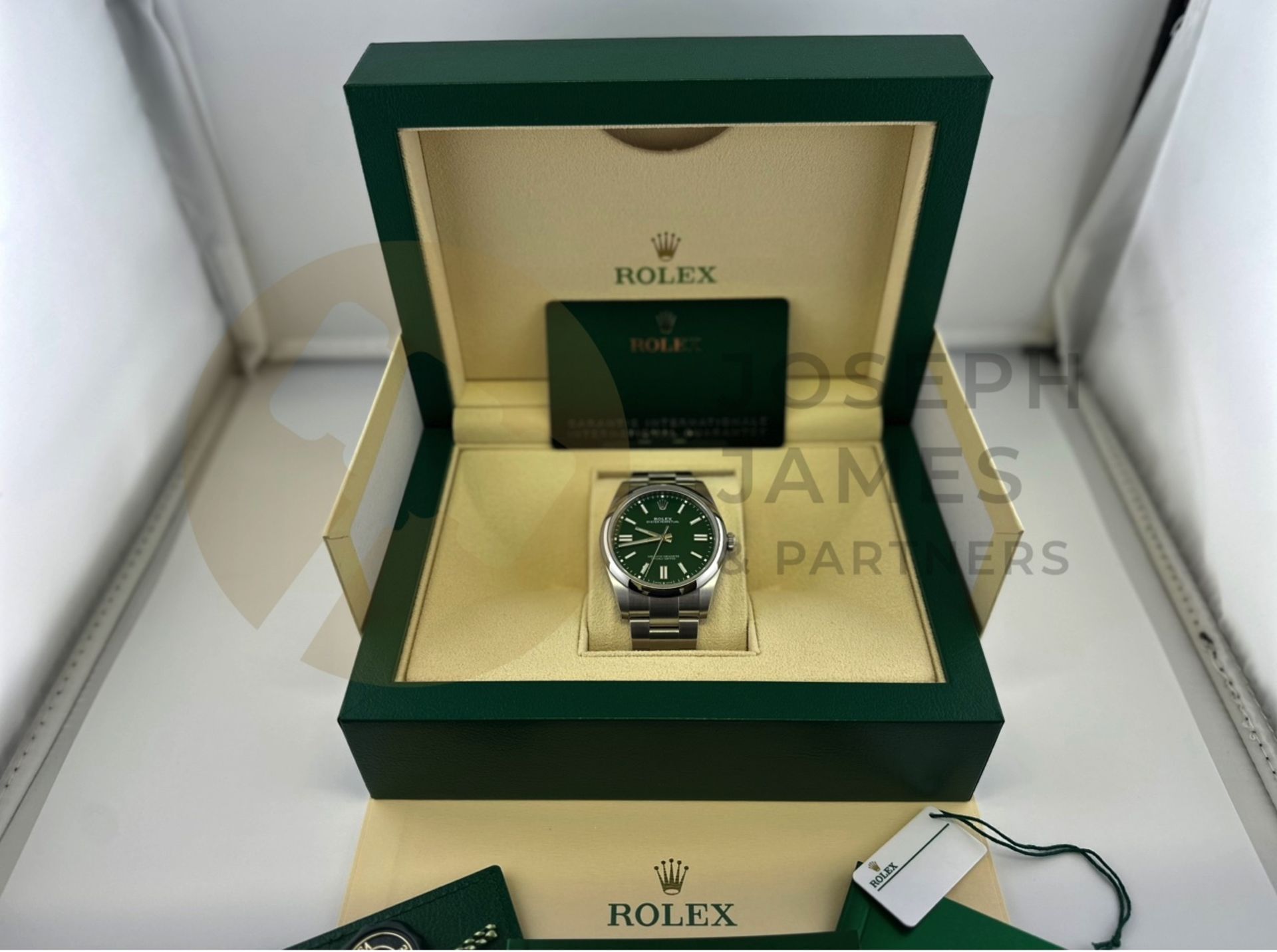 (On Sale) ROLEX OYSTER PERPETUAL 41MM *GREEN DIAL* (2023 - NEW / UNWORN) *BEAT THE 5 YEAR WAIT* - Image 10 of 31