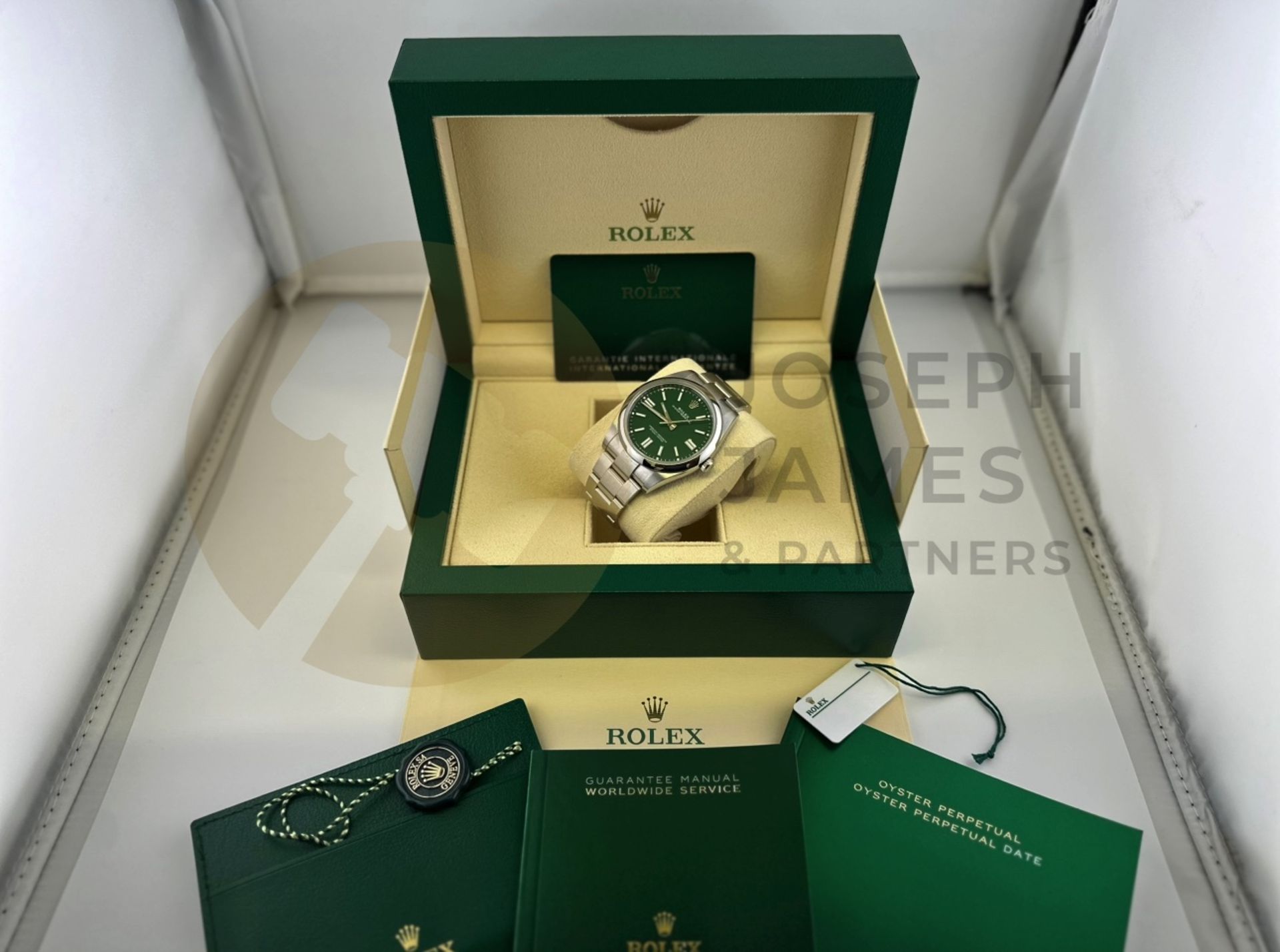 (On Sale) ROLEX OYSTER PERPETUAL 41MM *GREEN DIAL* (2023 - NEW / UNWORN) *BEAT THE 5 YEAR WAIT* - Image 19 of 31