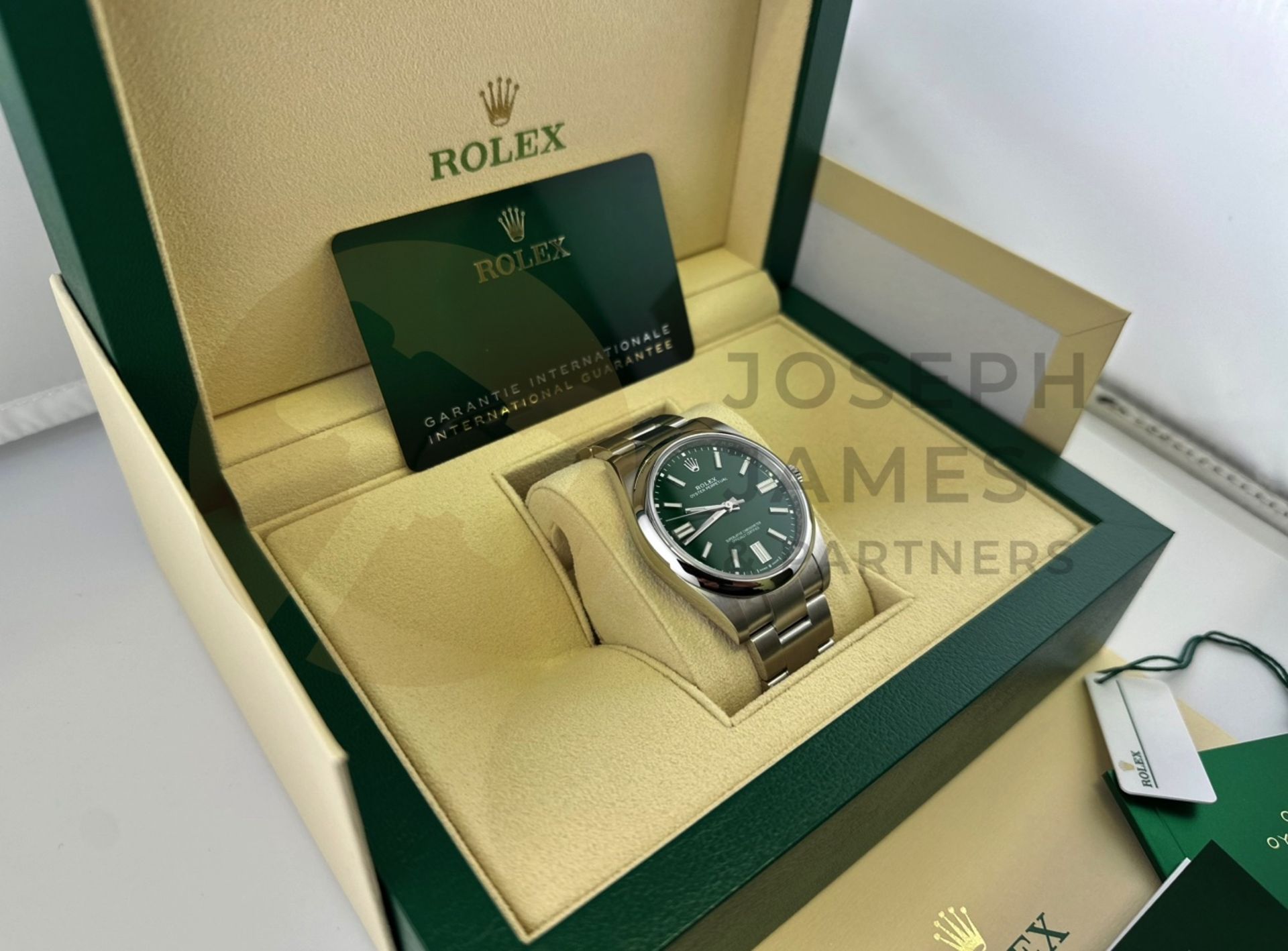 (On Sale) ROLEX OYSTER PERPETUAL 41MM *GREEN DIAL* (2023 - NEW / UNWORN) *BEAT THE 5 YEAR WAIT* - Image 14 of 31