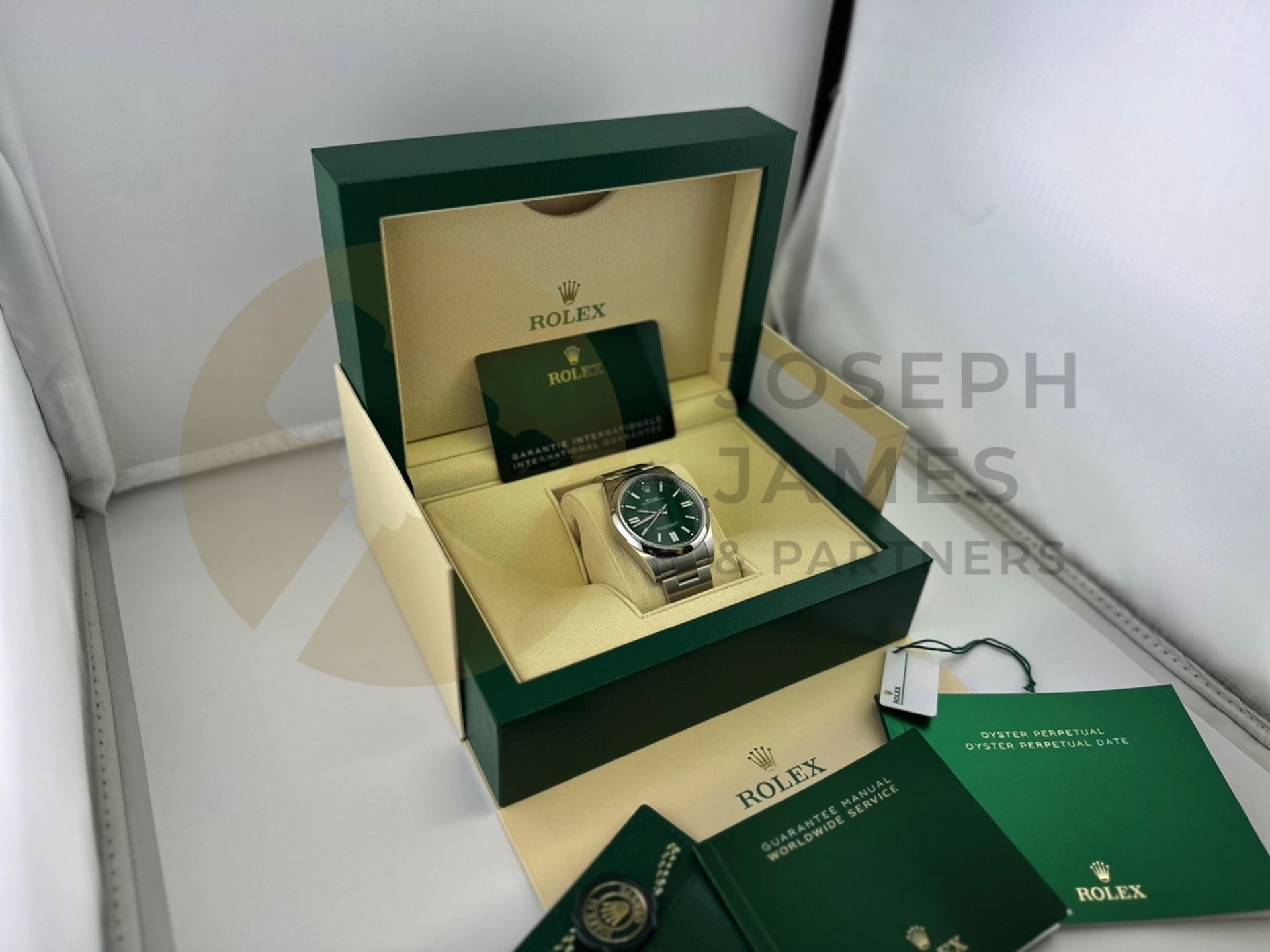 (On Sale) ROLEX OYSTER PERPETUAL 41MM *GREEN DIAL* (2023 - NEW / UNWORN) *BEAT THE 5 YEAR WAIT* - Image 12 of 31