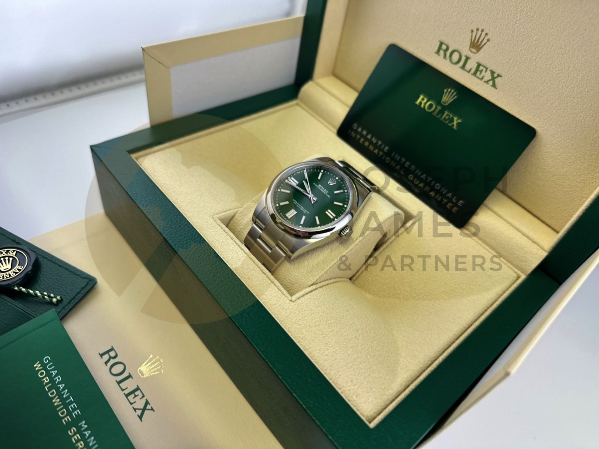 (On Sale) ROLEX OYSTER PERPETUAL 41MM *GREEN DIAL* (2023 - NEW / UNWORN) *BEAT THE 5 YEAR WAIT* - Image 15 of 31