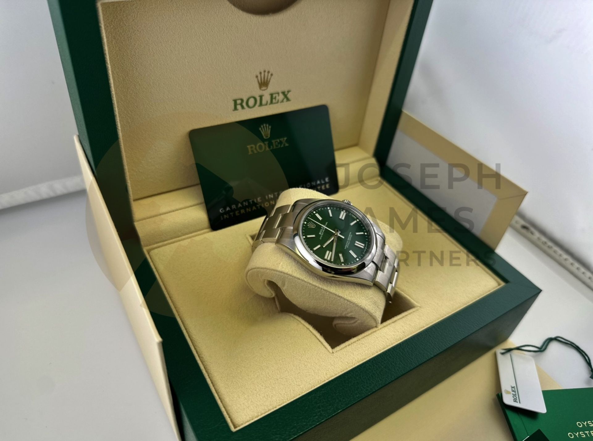 (On Sale) ROLEX OYSTER PERPETUAL 41MM *GREEN DIAL* (2023 - NEW / UNWORN) *BEAT THE 5 YEAR WAIT* - Image 18 of 31