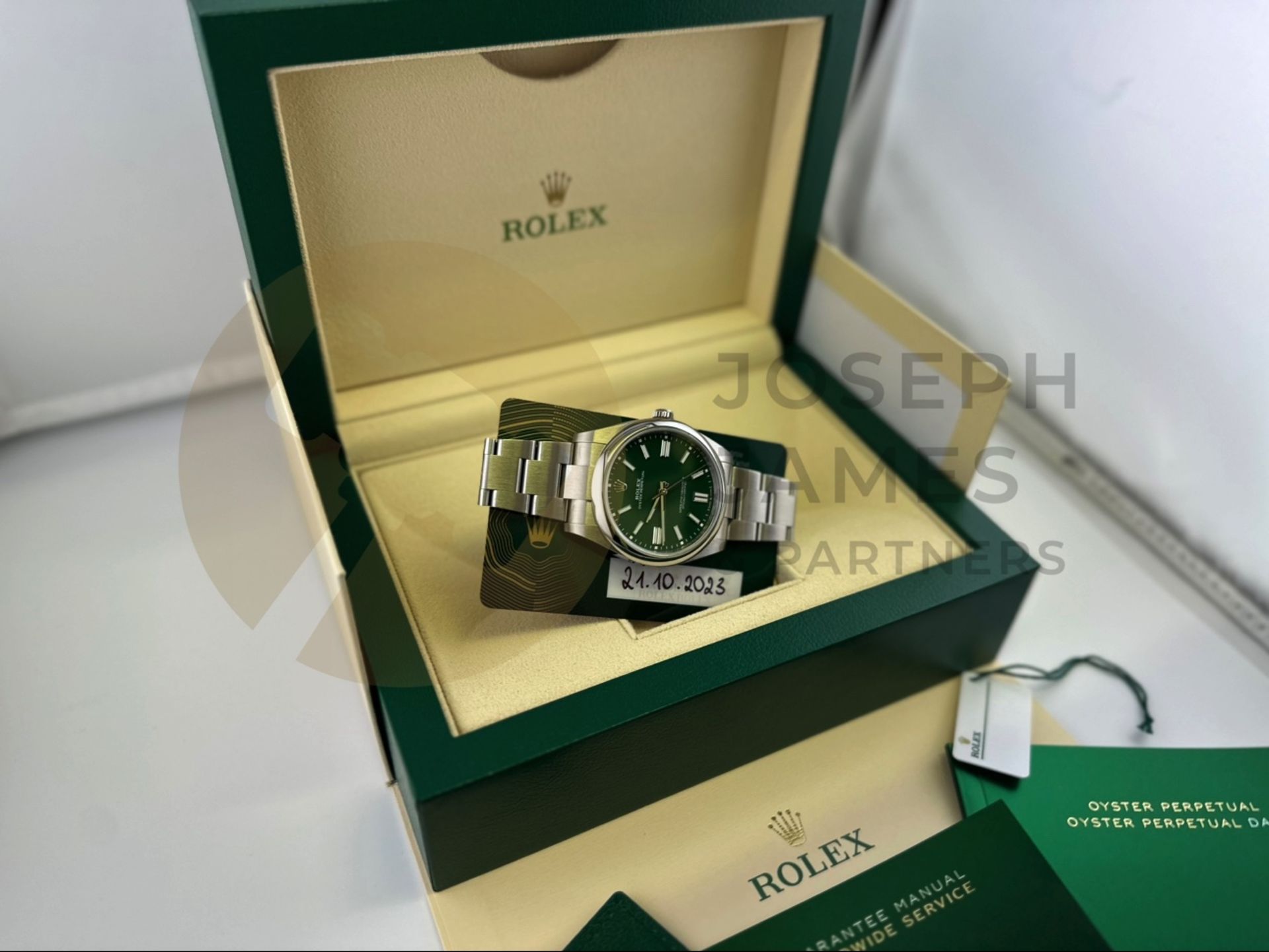 (On Sale) ROLEX OYSTER PERPETUAL 41MM *GREEN DIAL* (2023 - NEW / UNWORN) *BEAT THE 5 YEAR WAIT* - Image 28 of 31
