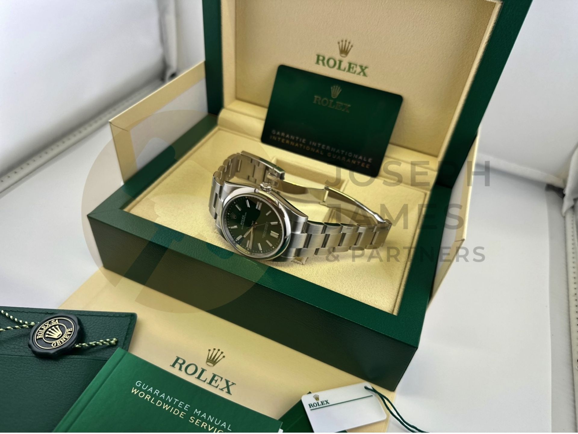 (On Sale) ROLEX OYSTER PERPETUAL 41MM *GREEN DIAL* (2023 - NEW / UNWORN) *BEAT THE 5 YEAR WAIT* - Image 25 of 31