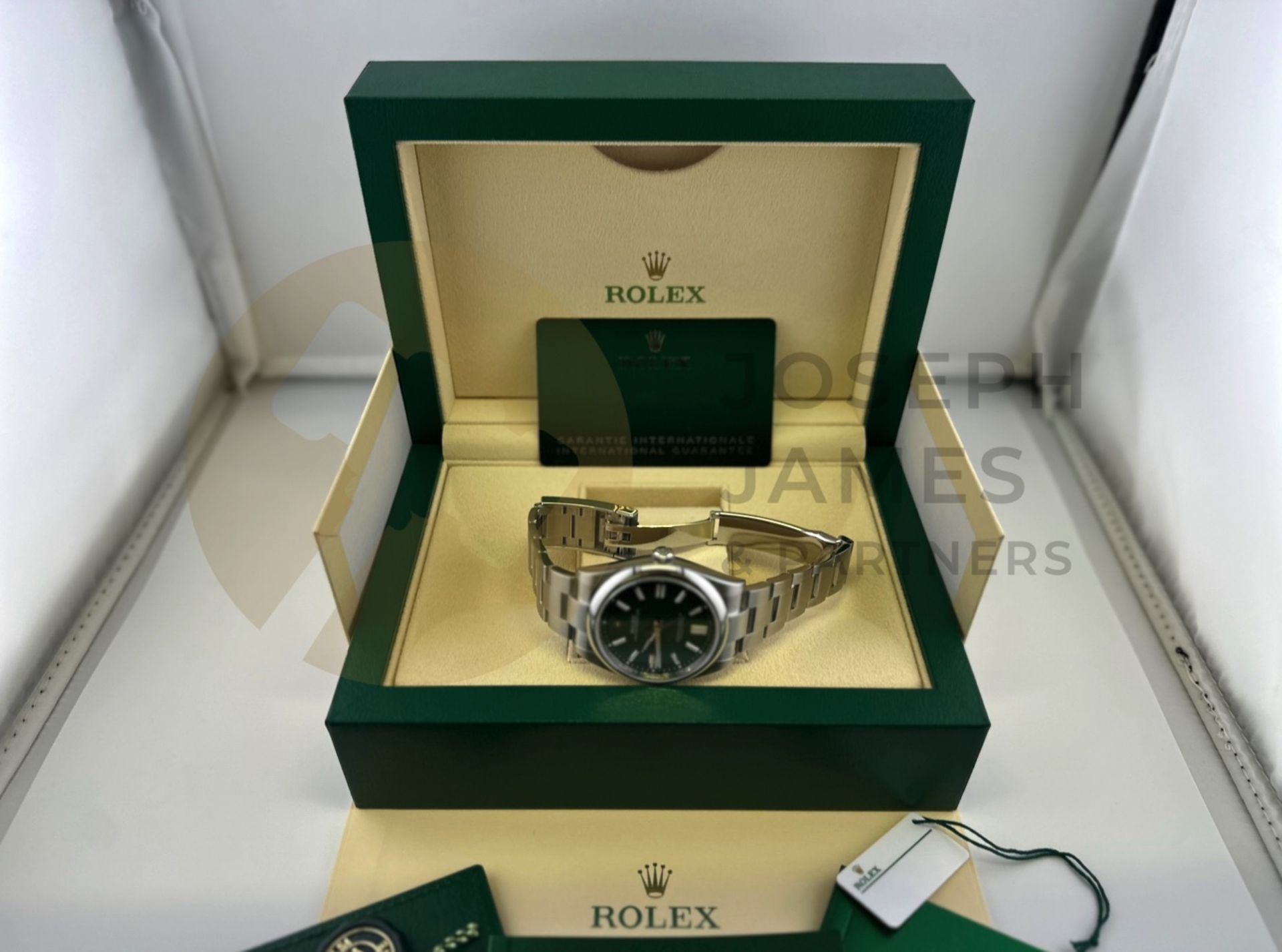 (On Sale) ROLEX OYSTER PERPETUAL 41MM *GREEN DIAL* (2023 - NEW / UNWORN) *BEAT THE 5 YEAR WAIT* - Image 24 of 31