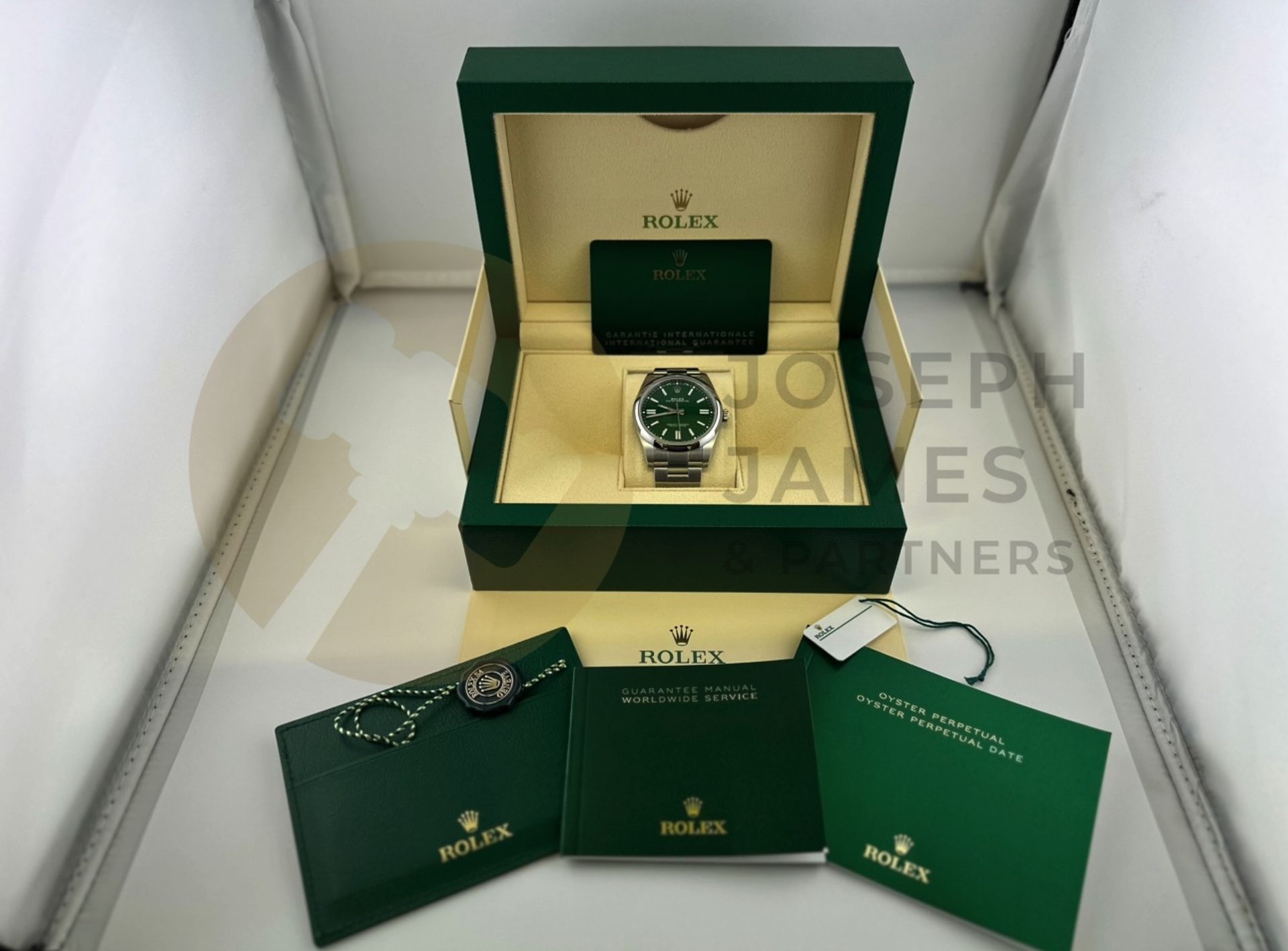 (On Sale) ROLEX OYSTER PERPETUAL 41MM *GREEN DIAL* (2023 - NEW / UNWORN) *BEAT THE 5 YEAR WAIT* - Image 9 of 31