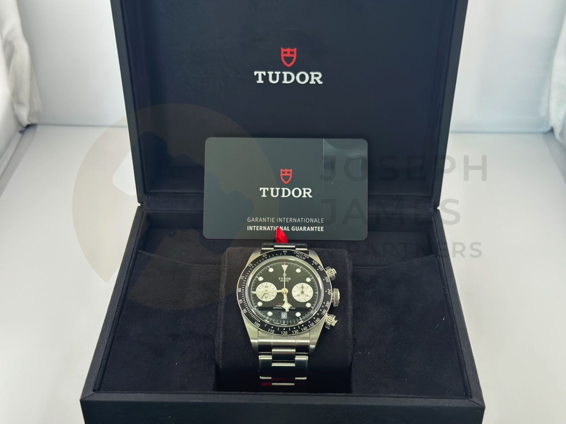 TUDOR BLACK BAY CHRONO 41mm STEEL WITH SATIN FINISH (2022 - COMPLETE SET) - Image 10 of 19