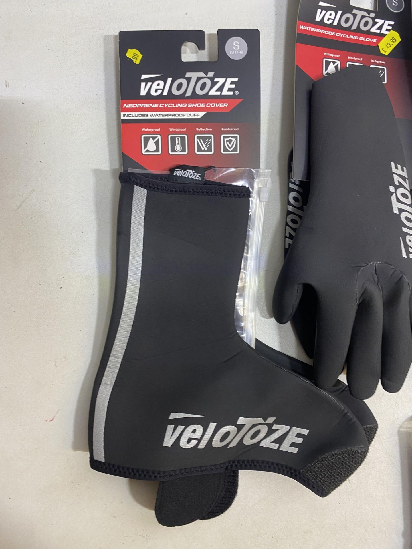 31 x Various Velotoze Cycling Shoe Covers, Gloves & Waterproof Cuffs - See Description - Image 2 of 5