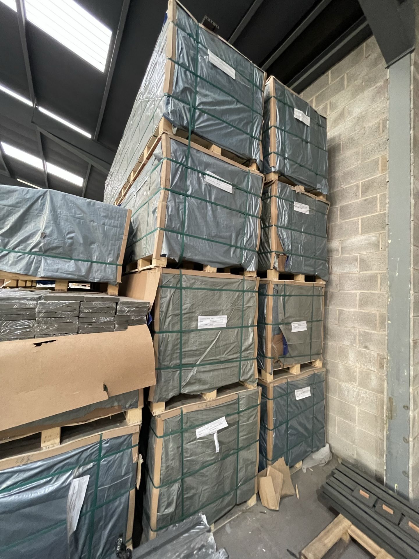 10 x Pallets of 155pcs Arboard Decking Boards | Charcoal | 200 x 30 x 3600mm - Image 3 of 5