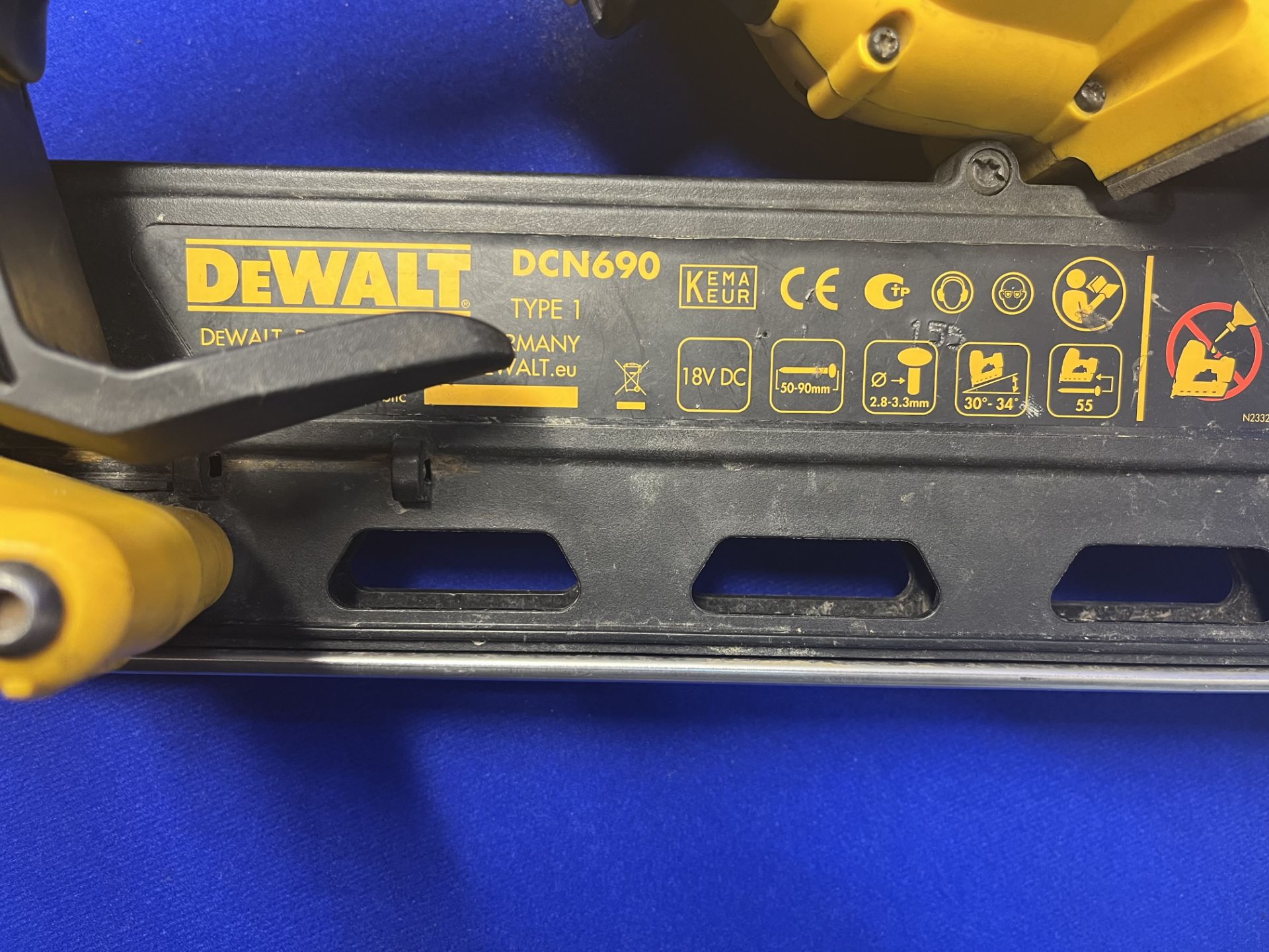 Dewalt DCN690M2 Nail Gun - Image 3 of 4