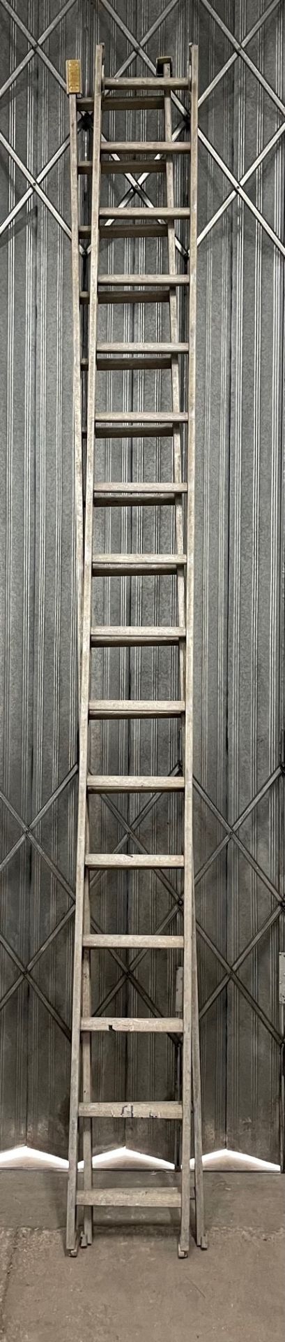 16 Tread Double Extendable Ladder