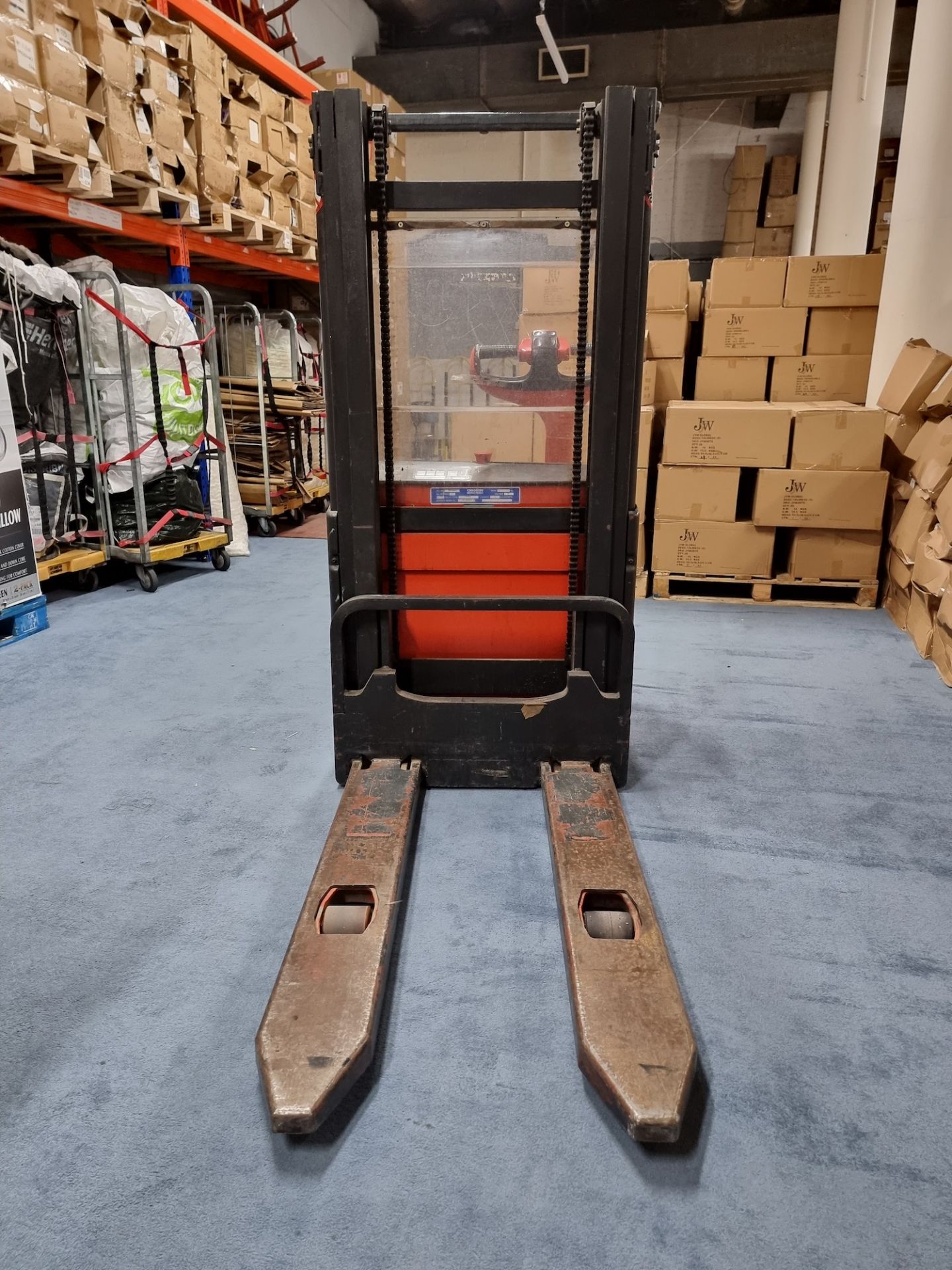Lansing L10 Electric Pallet Stacker w/ Hawker Charger | Hours 2218 - Image 4 of 10