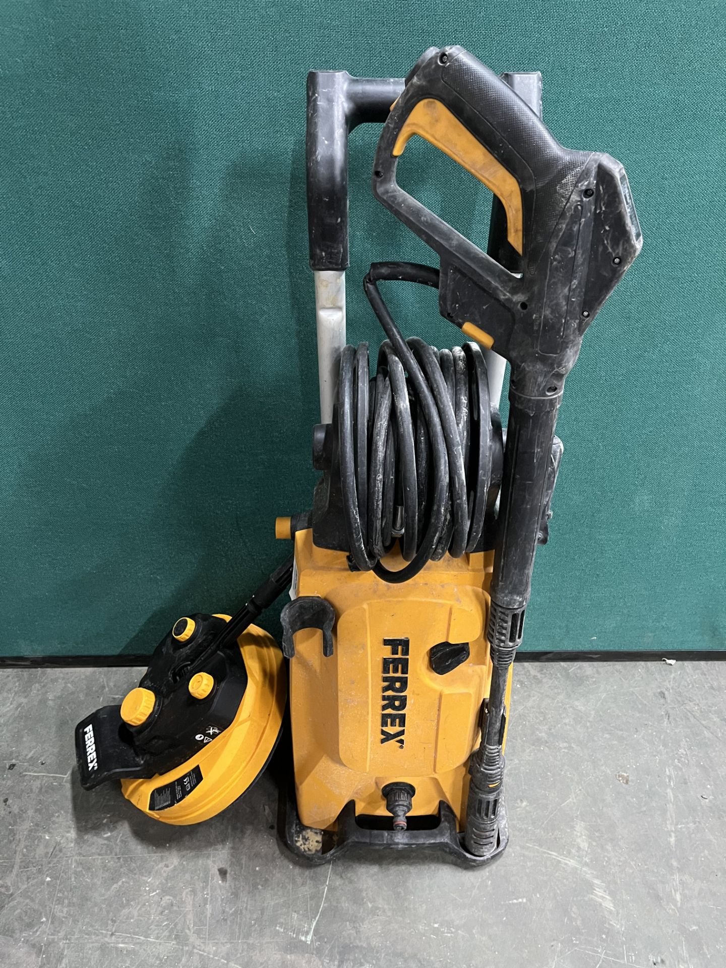 Ferrex 91W-SP07-2200A Pressure Washer W/ Attchments