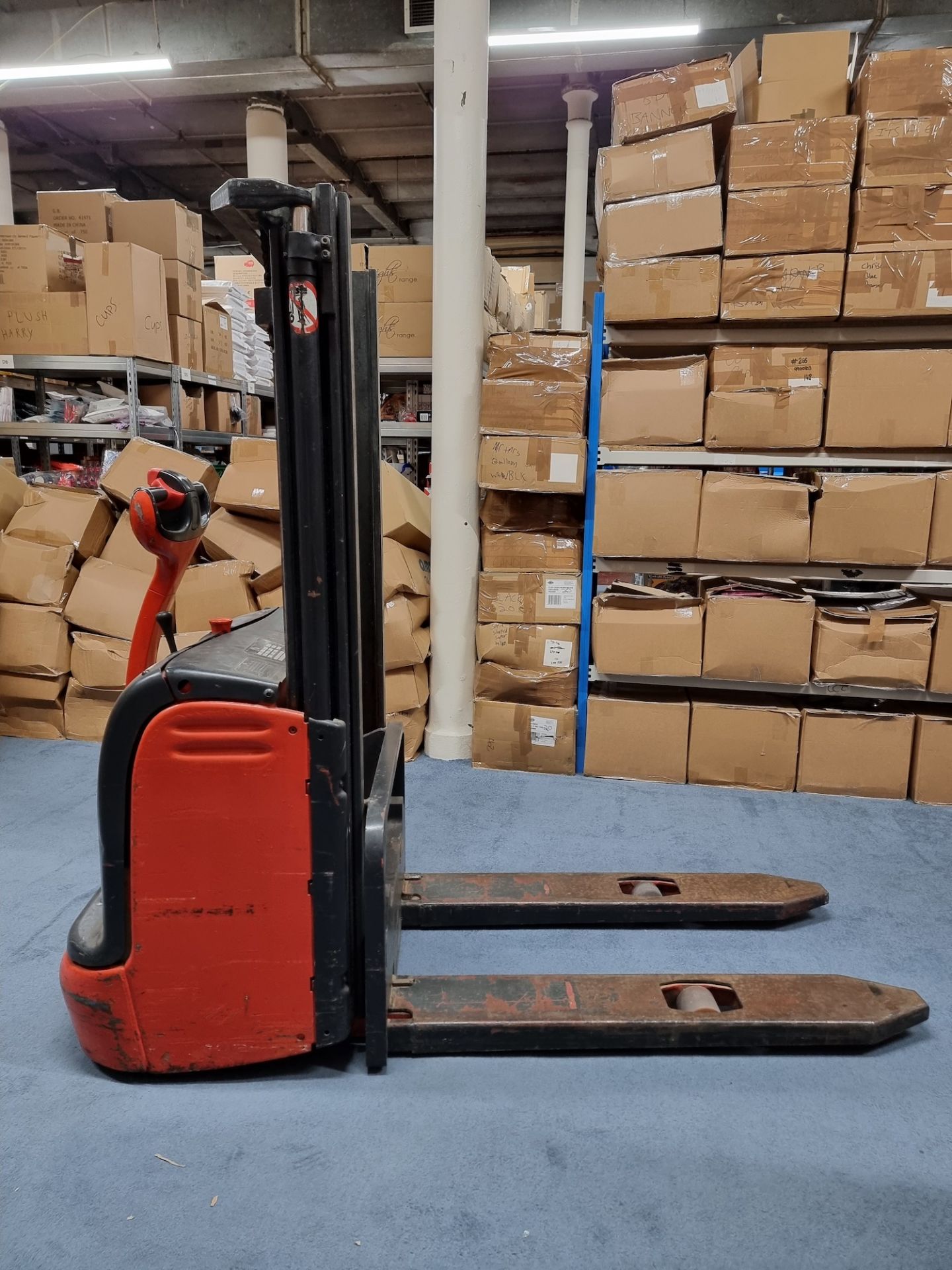 Lansing L10 Electric Pallet Stacker w/ Hawker Charger | Hours 2218 - Image 5 of 10