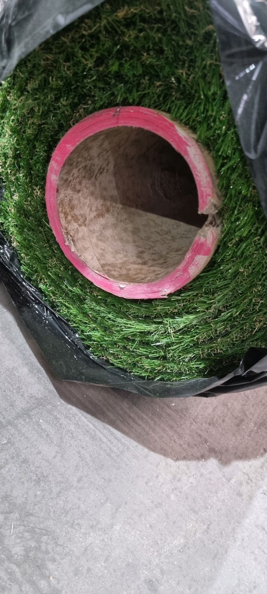 Roll of Artificial Grass - 4m Wide - Image 2 of 2