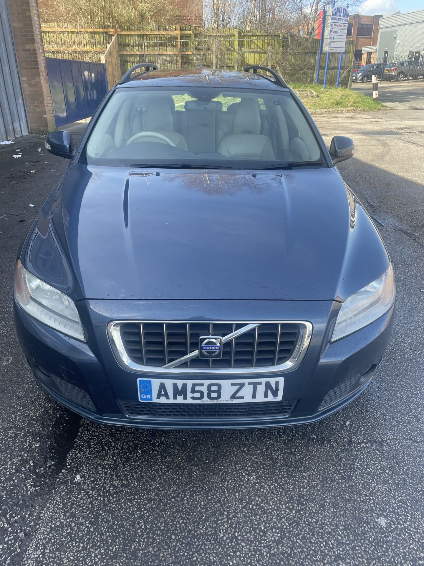 Volvo V70 SE D Auto Diesel Estate | AM58 ZTN | 116,062 Miles | Zero VAT on Hammer - Image 2 of 14