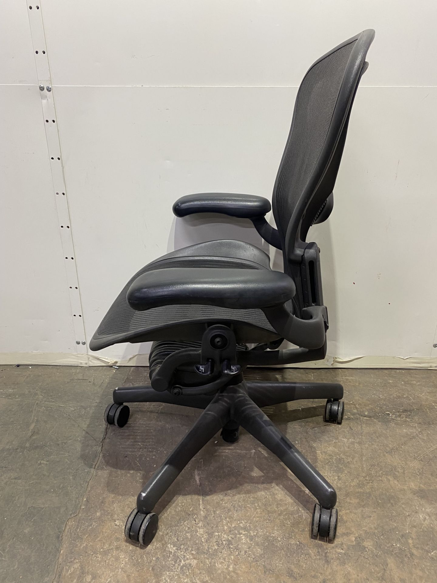 Herman Miller Executive Office Chair - In Black - Image 13 of 14