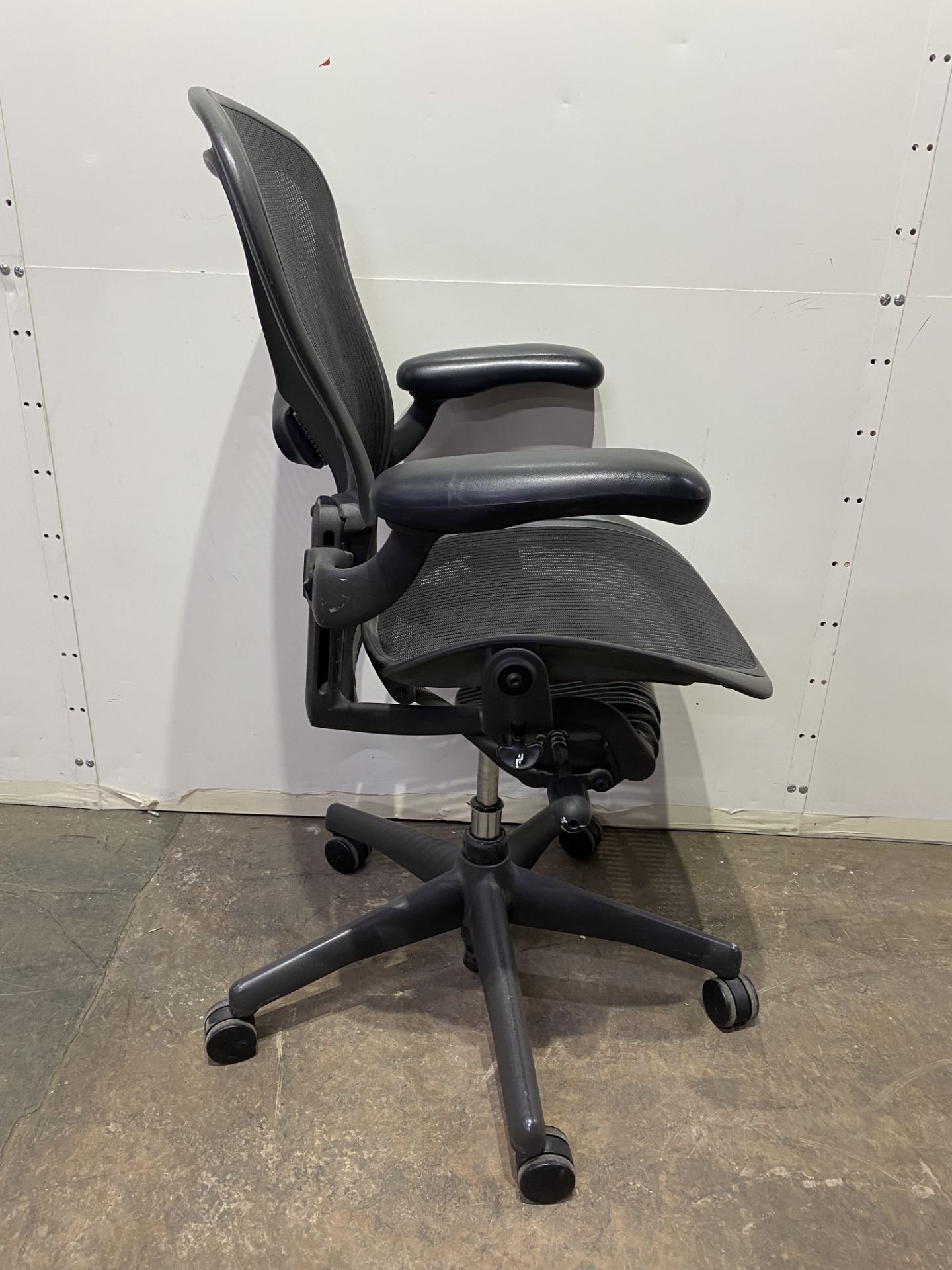 Herman Miller Executive Office Chair - In Black - Image 5 of 17