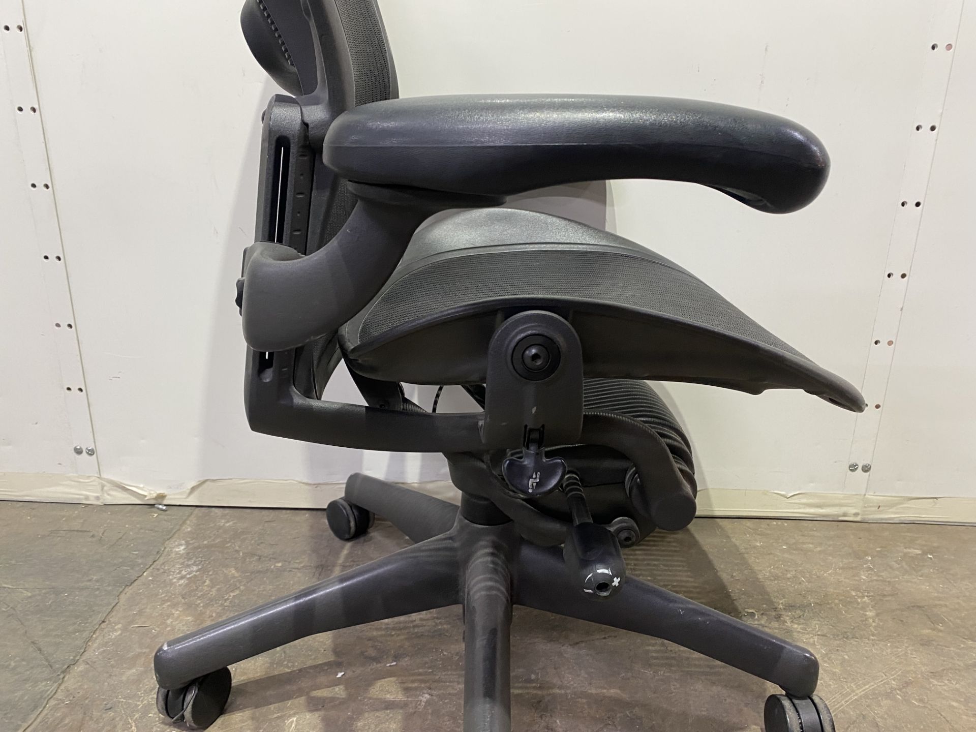 Herman Miller Executive Office Chair - In Black - Image 5 of 14