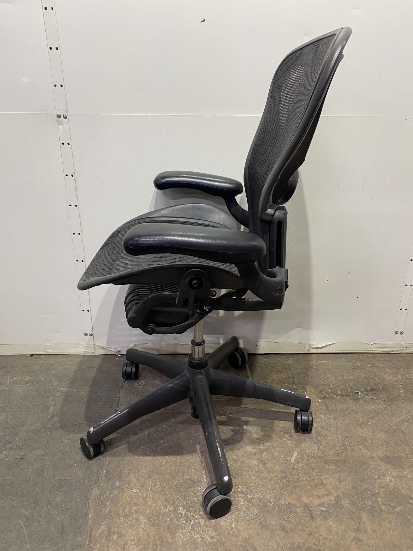 Herman Miller Executive Office Chair - In Black - Image 14 of 16