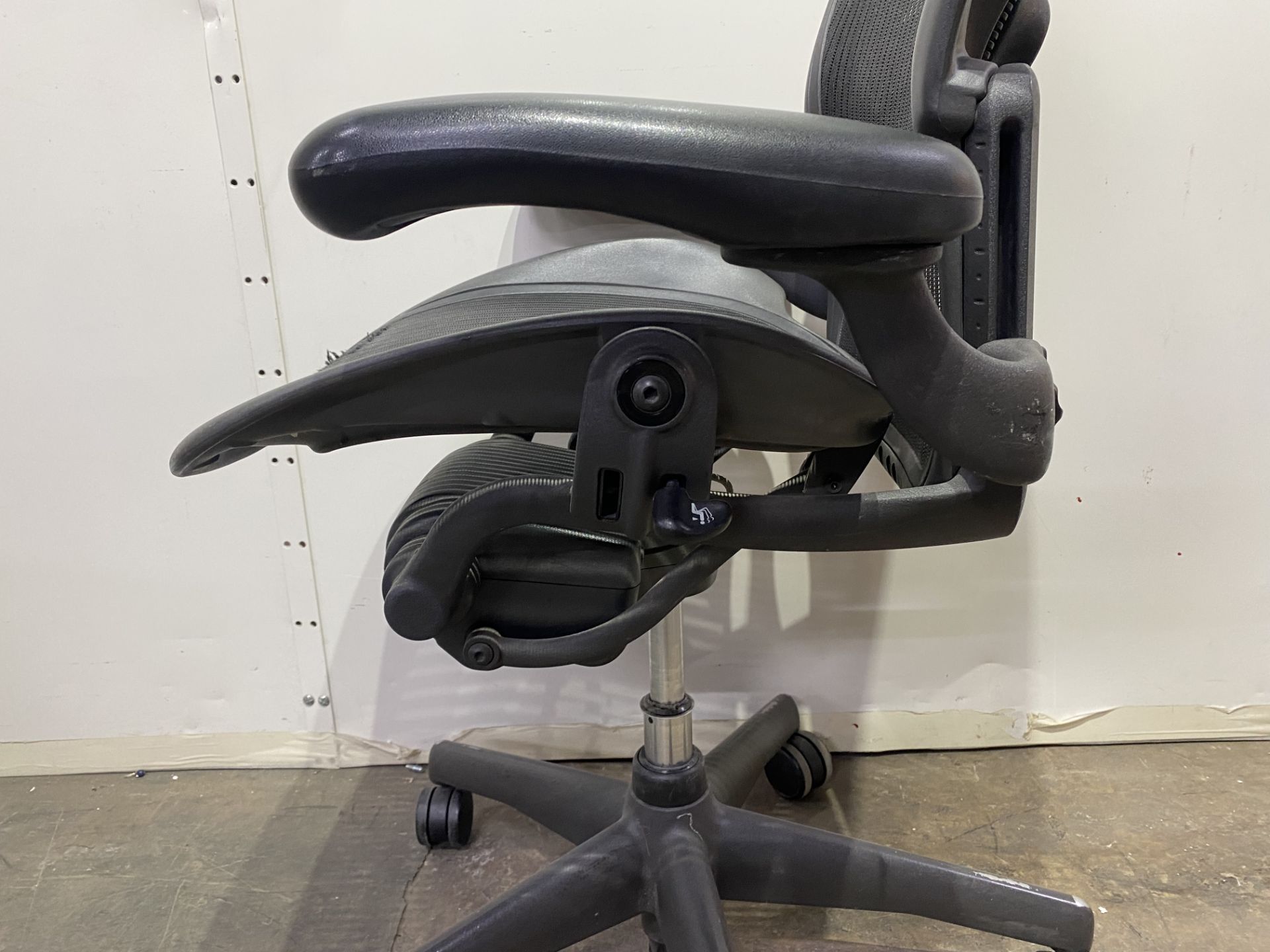 Herman Miller Executive Office Chair - In Black - Image 15 of 16