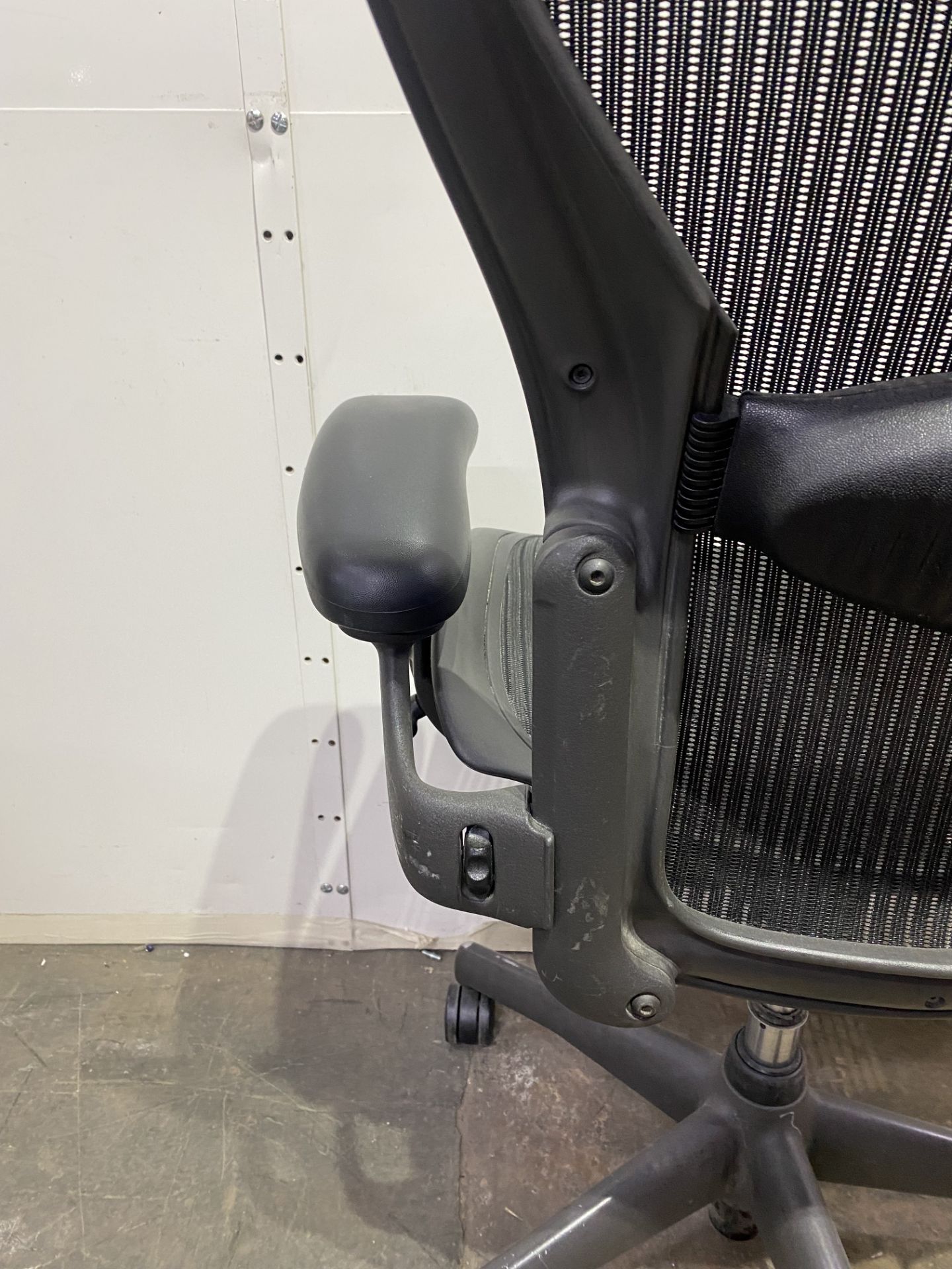 Herman Miller Executive Office Chair - In Black - Image 10 of 16