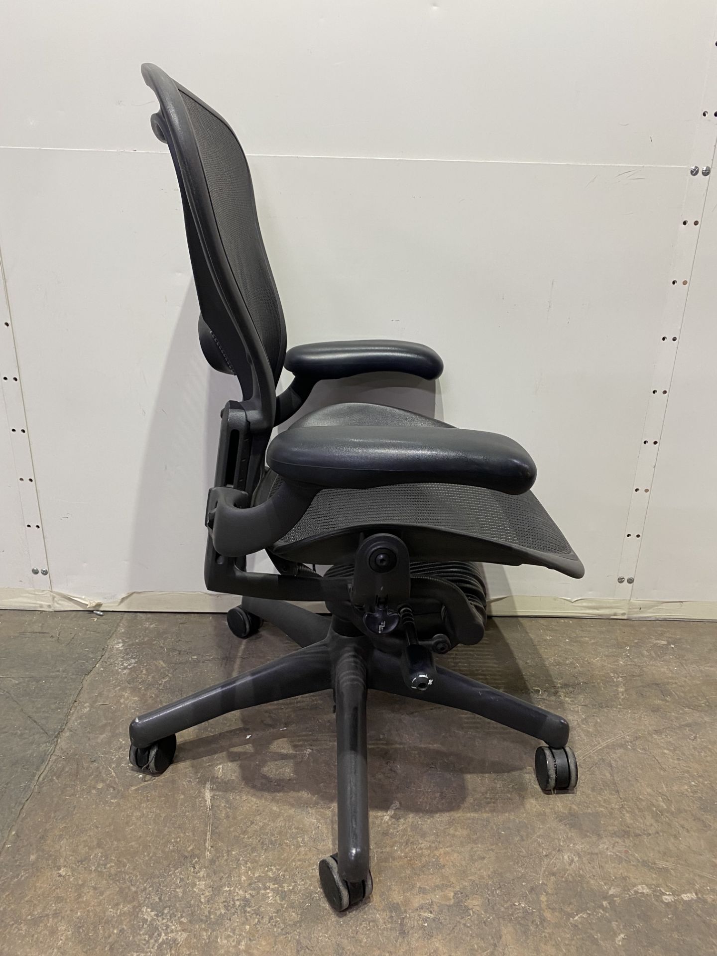 Herman Miller Executive Office Chair - In Black - Image 4 of 14