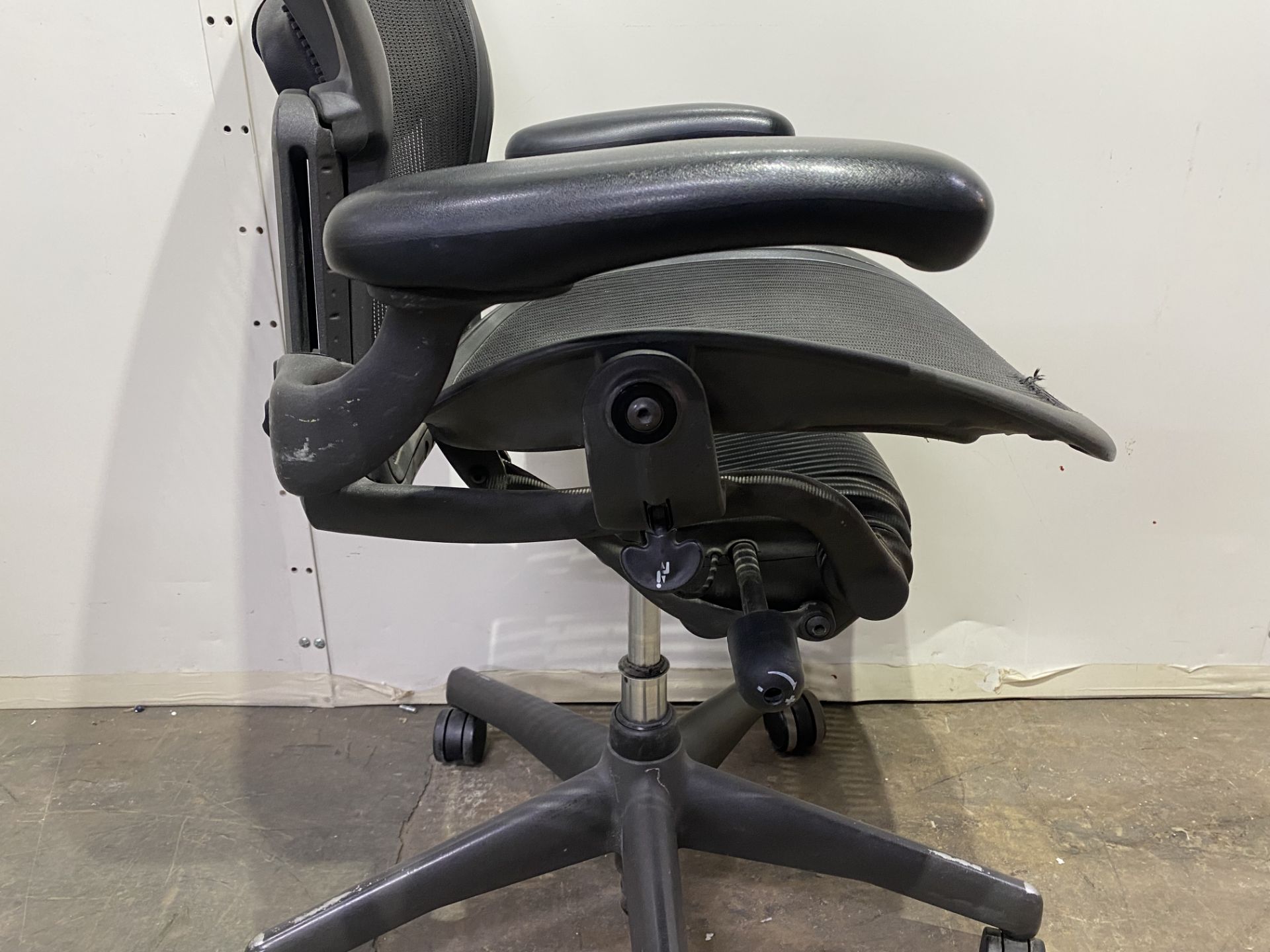 Herman Miller Executive Office Chair - In Black - Image 6 of 16