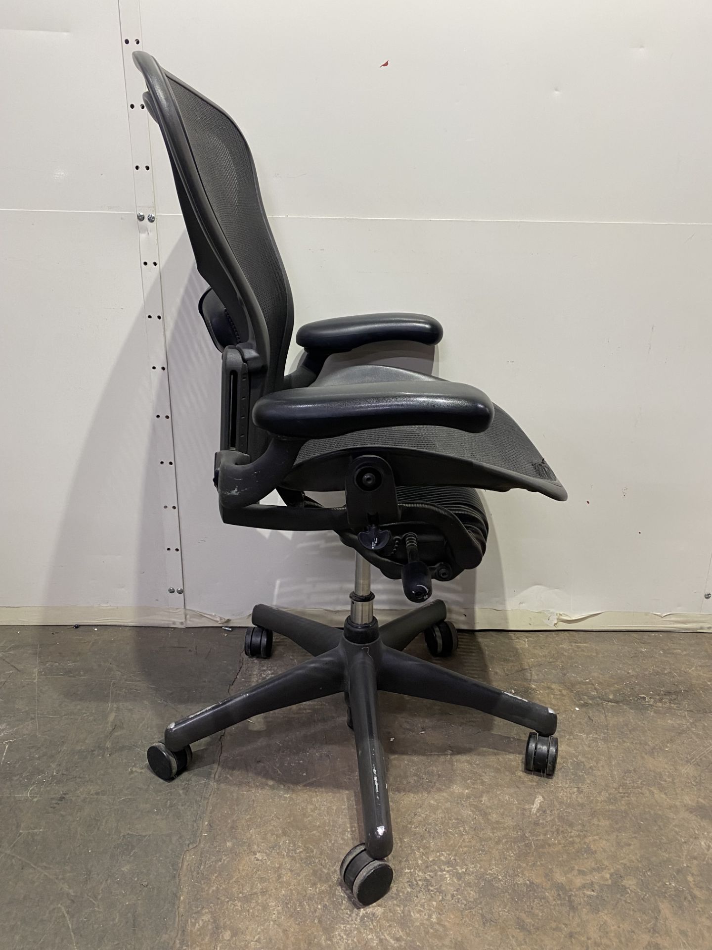 Herman Miller Executive Office Chair - In Black - Image 5 of 16