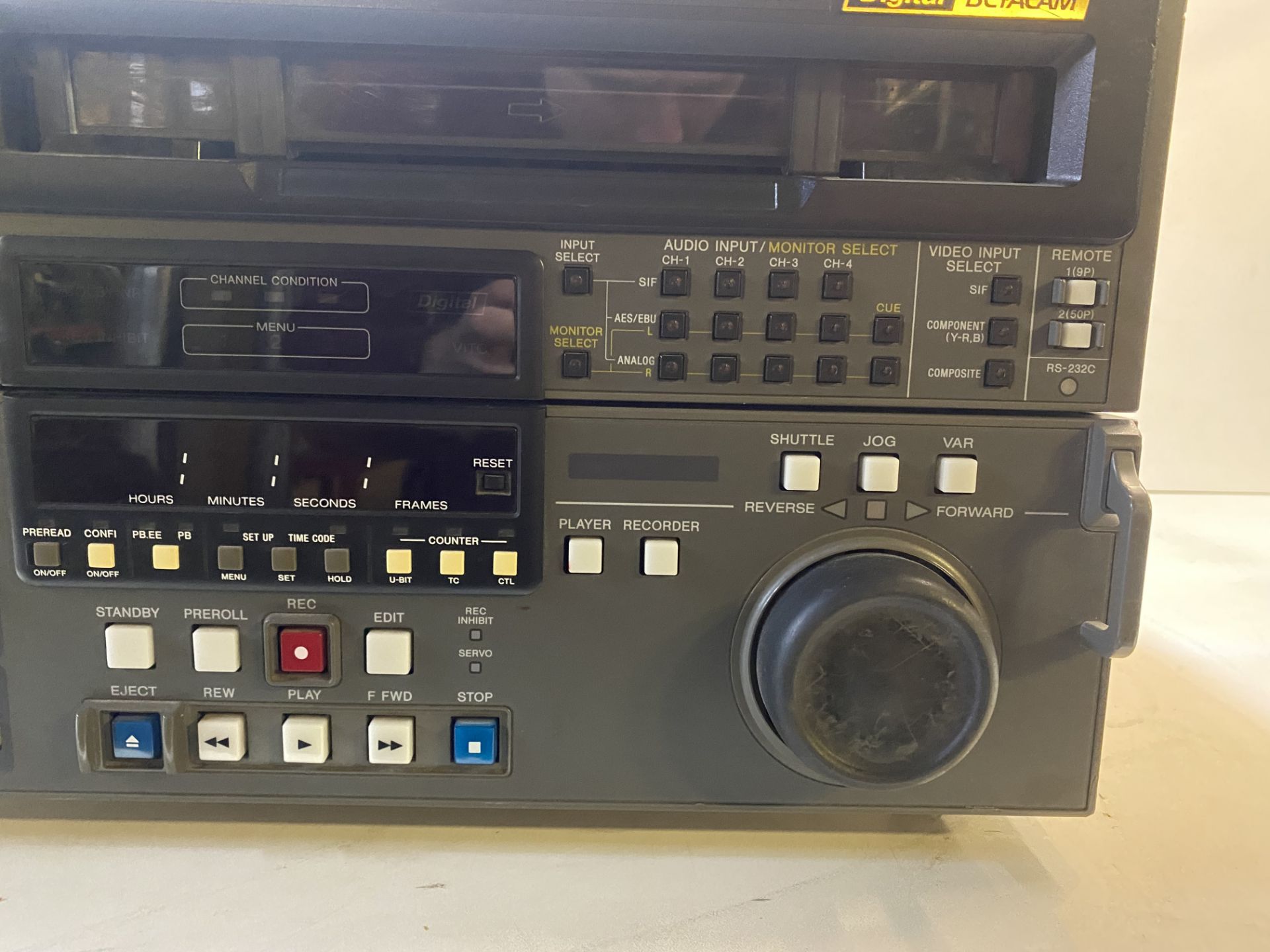 Sony DVW-5OOP Digital Betacam Studio Videocassette Recorder - Image 5 of 10