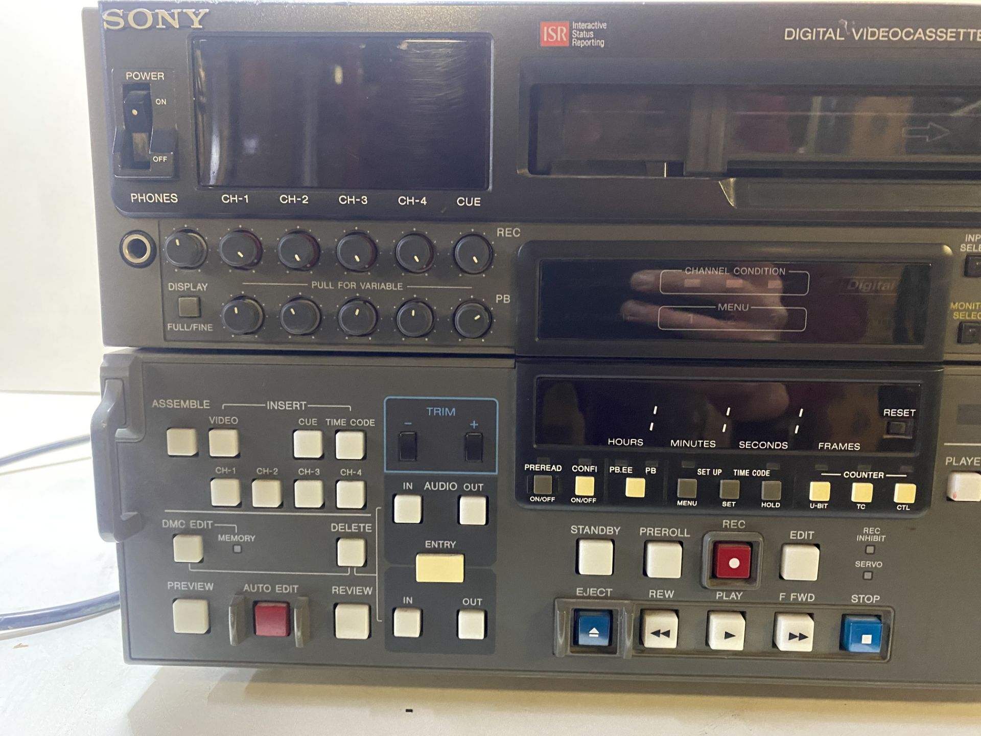 Sony DVW-5OOP Digital Betacam Studio Videocassette Recorder - Image 4 of 10