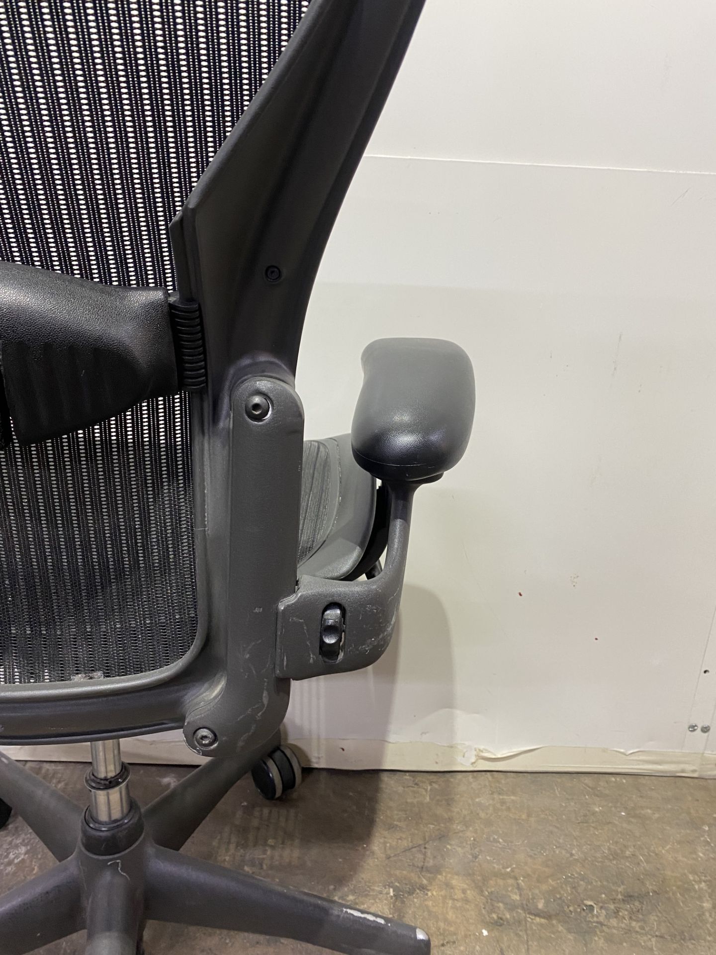 Herman Miller Executive Office Chair - In Black - Image 9 of 16