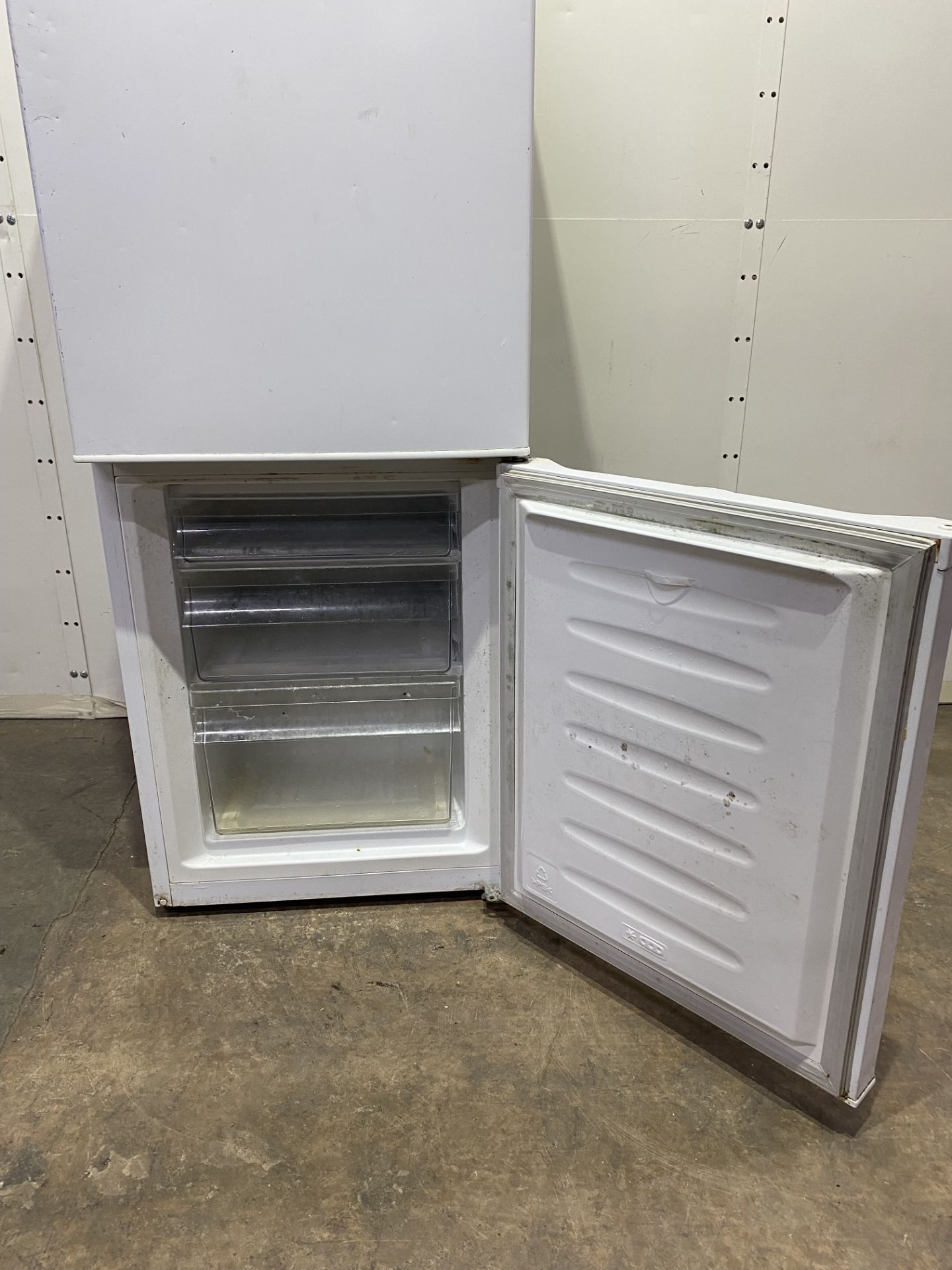 Essentials C50BW16 60/40 Fridge Freezer, White - Image 6 of 10