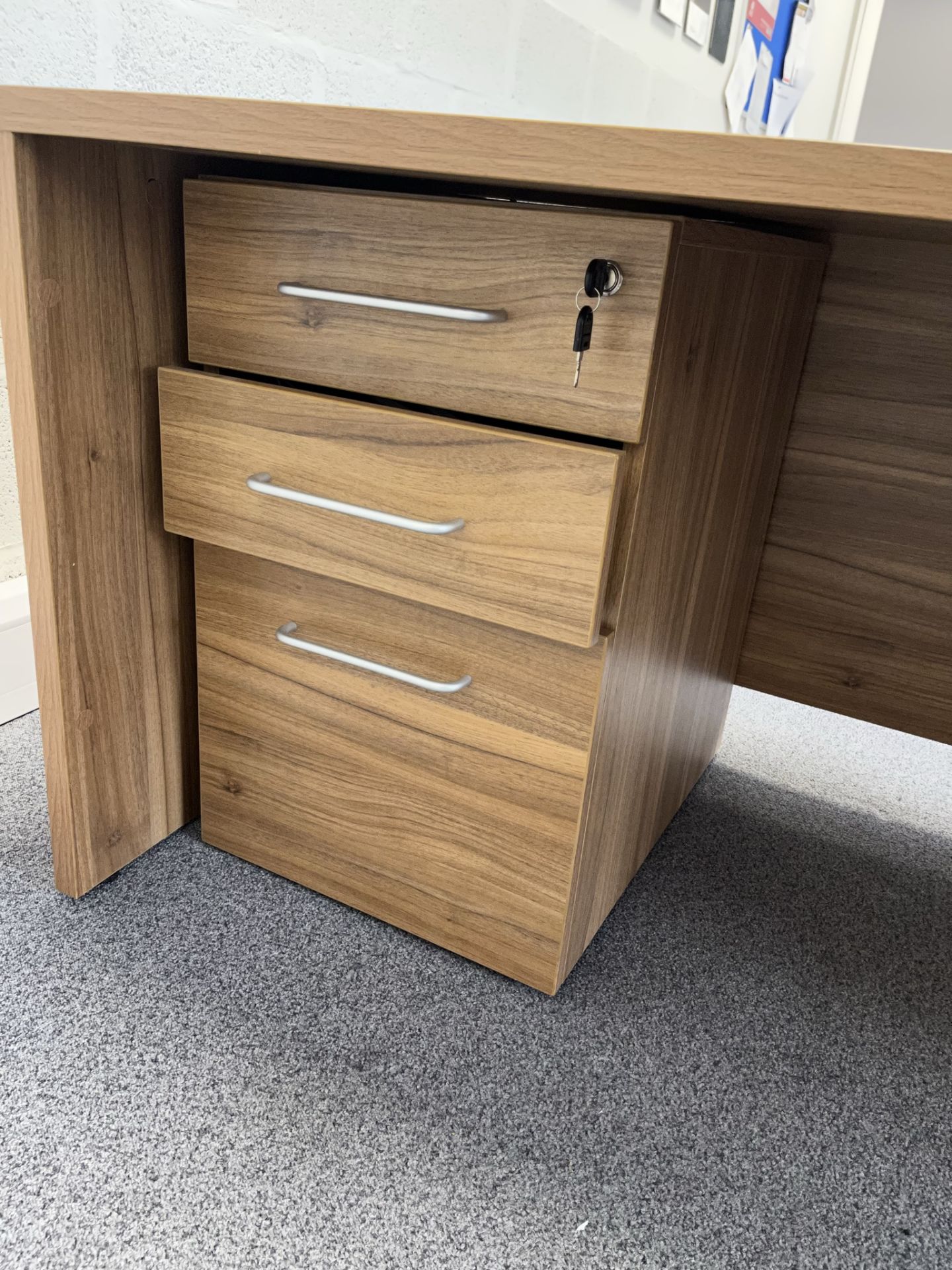 2 x Oak Effect Desks w/ Matching 3 Drawer Lockable Pedestals - Image 4 of 7