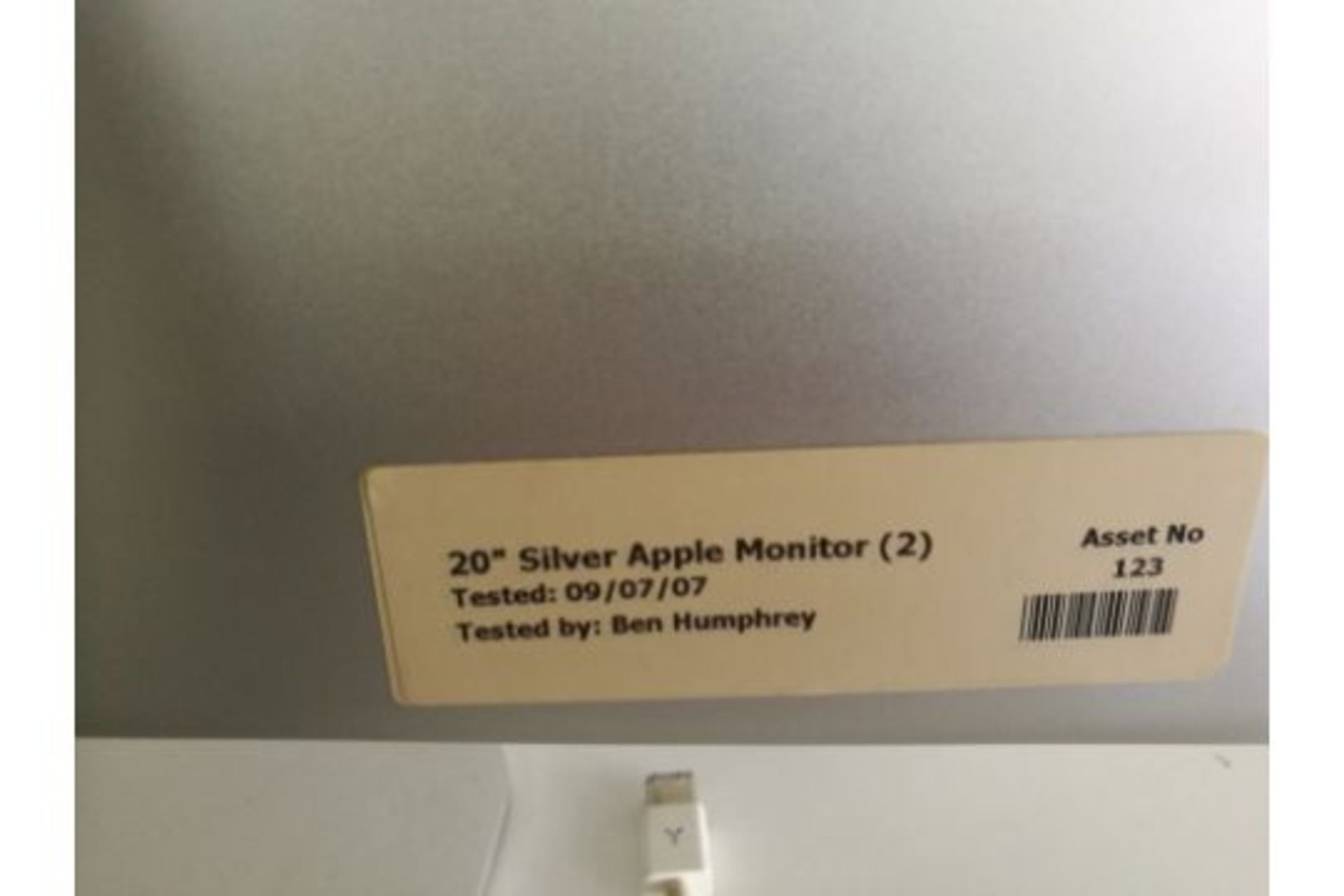 20" Apple Mac Cinema Display Monitor - Silver - Image 3 of 4