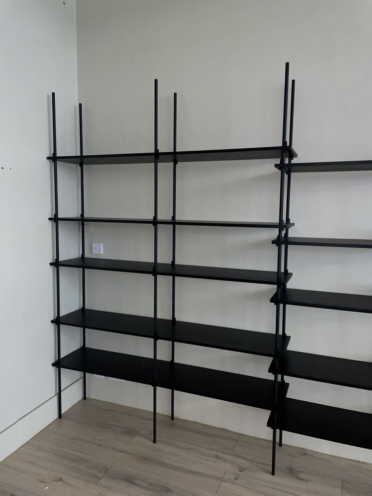 2 x 25 Tier Adjustable Shelving Units in Brown & Black | Dismantled for transit | CONTENTS NOT INCLU - Image 8 of 11