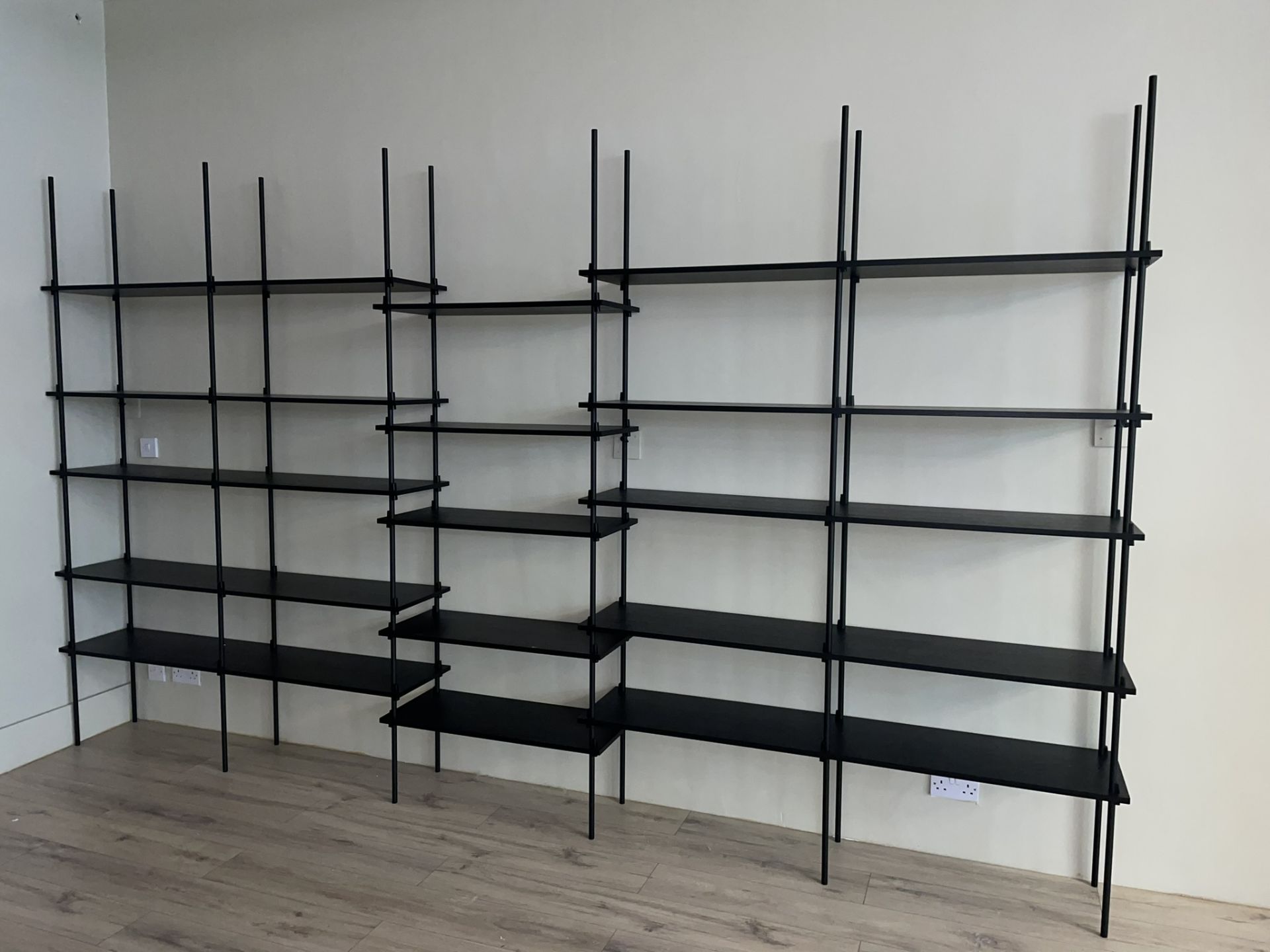 2 x 25 Tier Adjustable Shelving Units in Brown & Black | Dismantled for transit | CONTENTS NOT INCLU - Image 4 of 11