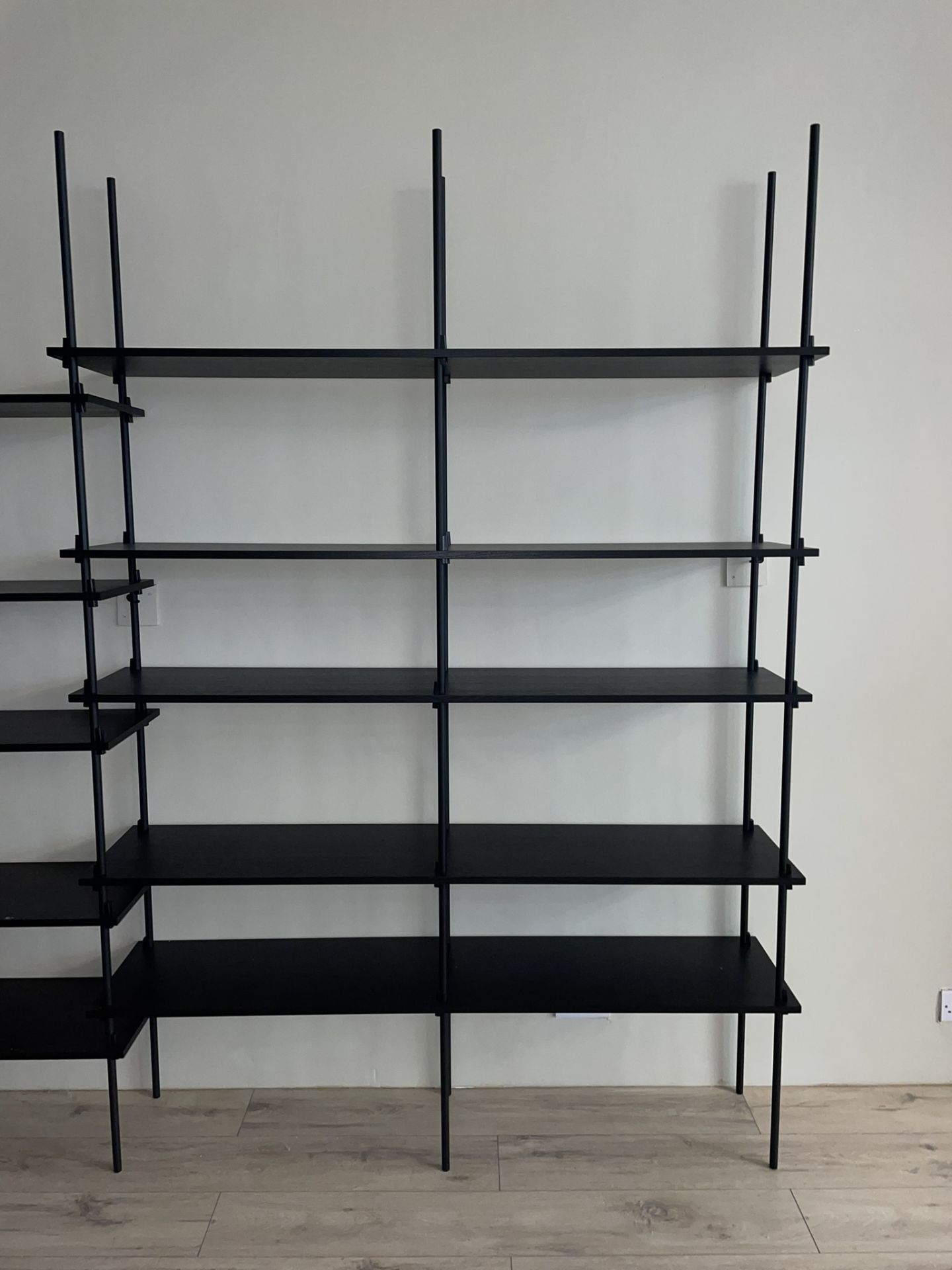 2 x 25 Tier Adjustable Shelving Units in Brown & Black | Dismantled for transit | CONTENTS NOT INCLU - Image 6 of 11