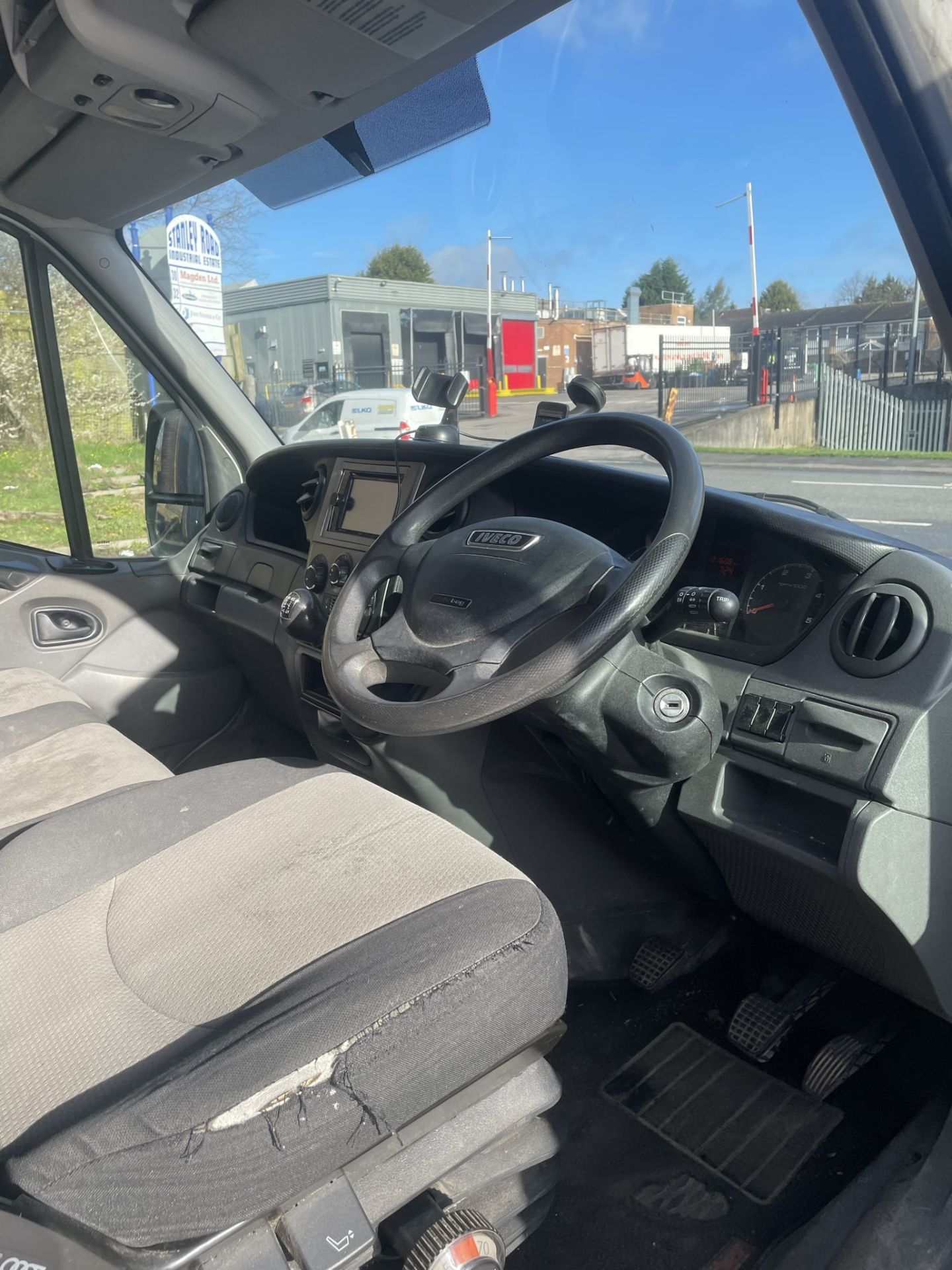 Iveco Daily 35S13 MWB Diesel Panel Van | HN14 OSD | 121,608 Miles - Image 9 of 12