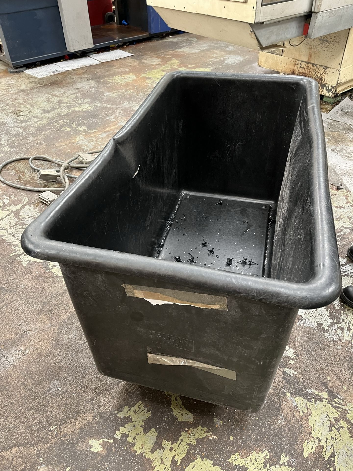 6 x Mobile Tubs