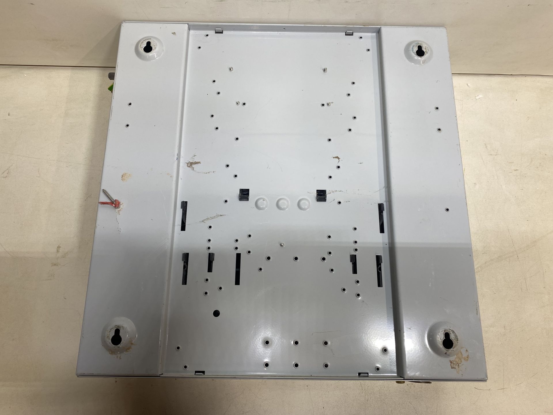 KQ Schneider Three Phase Loadcentre Distribution Board - Image 5 of 5