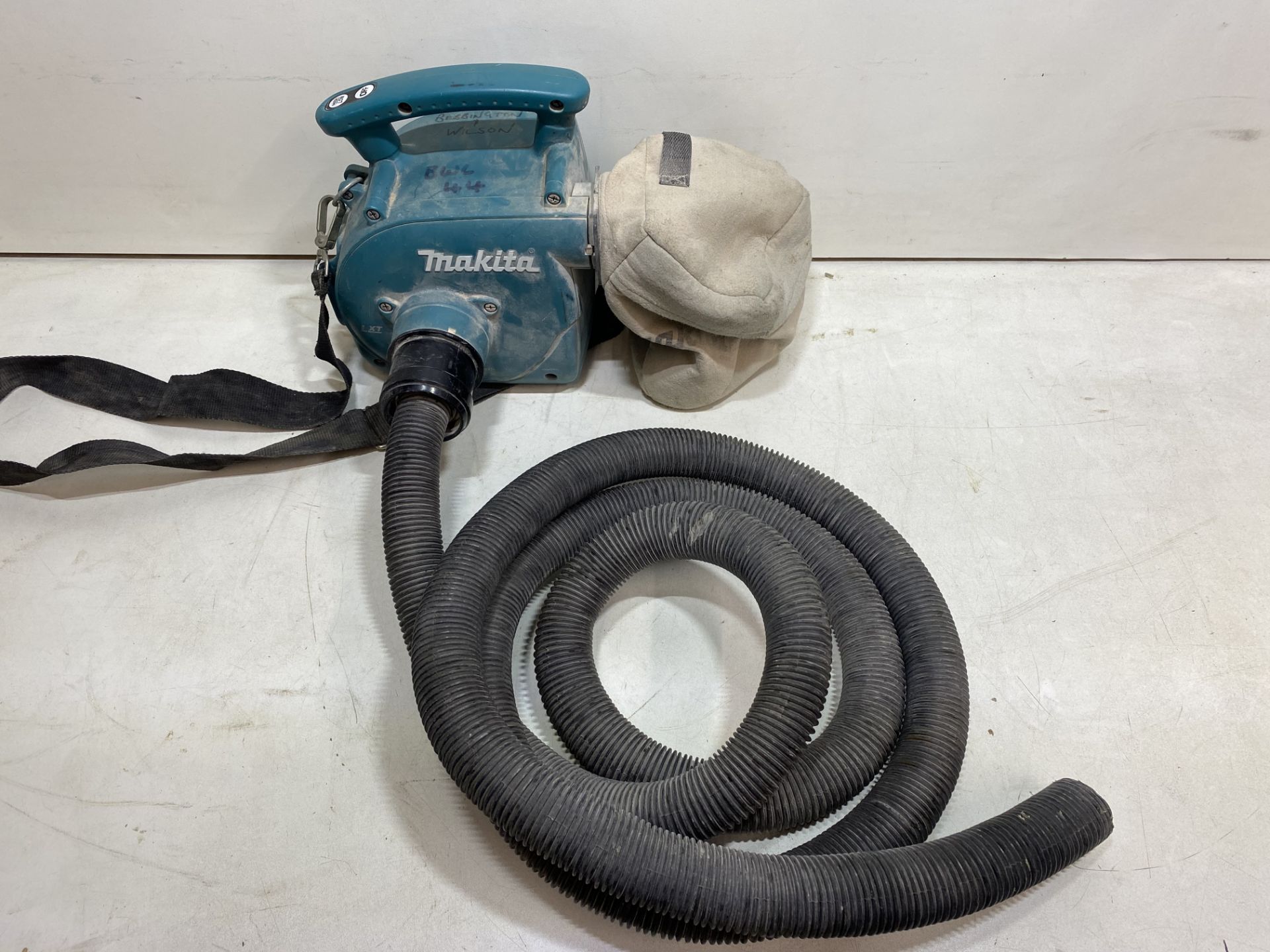 Makita BVC350 18v Dust Extractor - See Pictures